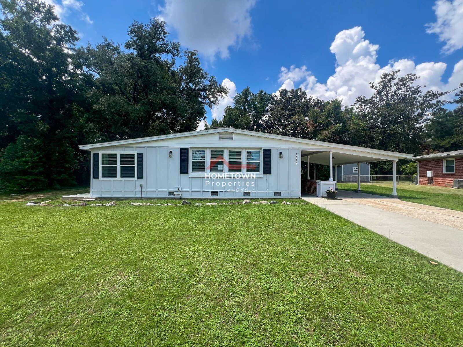 Charming 4-Bed Oasis with 2.5 Baths in Pensacola's Prime Location - 1815 Hallmark Dr! property image