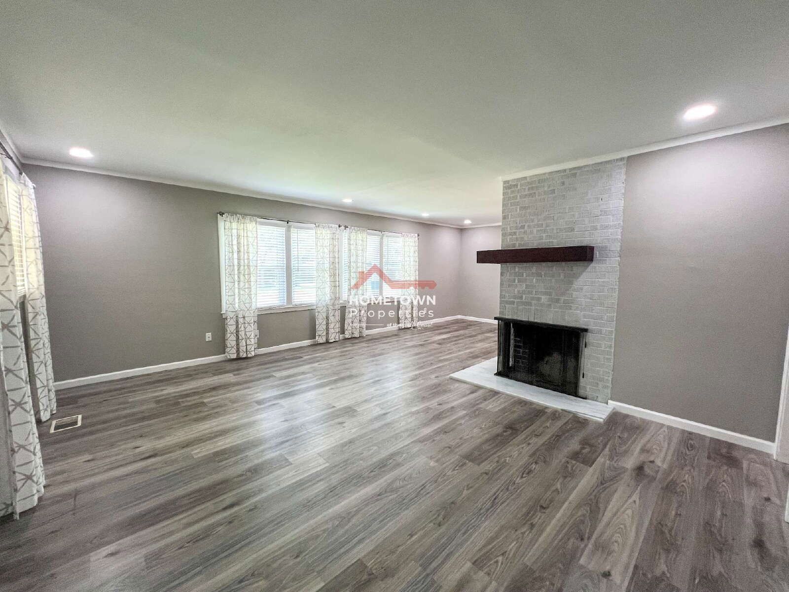 Charming 4-Bed Oasis with 2.5 Baths in Pensacola's Prime Location - 1815 Hallmark Dr! property image