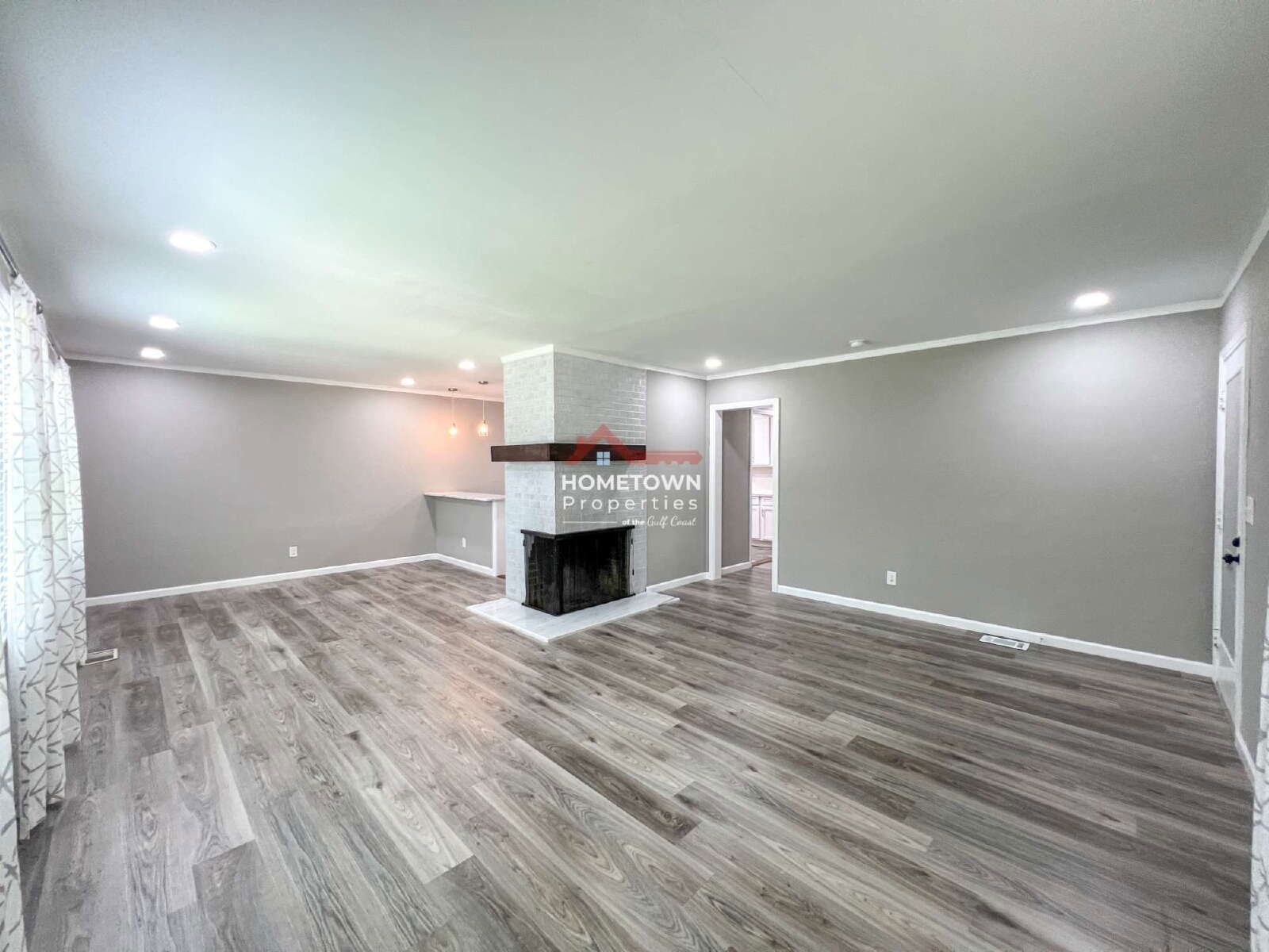 Charming 4-Bed Oasis with 2.5 Baths in Pensacola's Prime Location - 1815 Hallmark Dr! property image