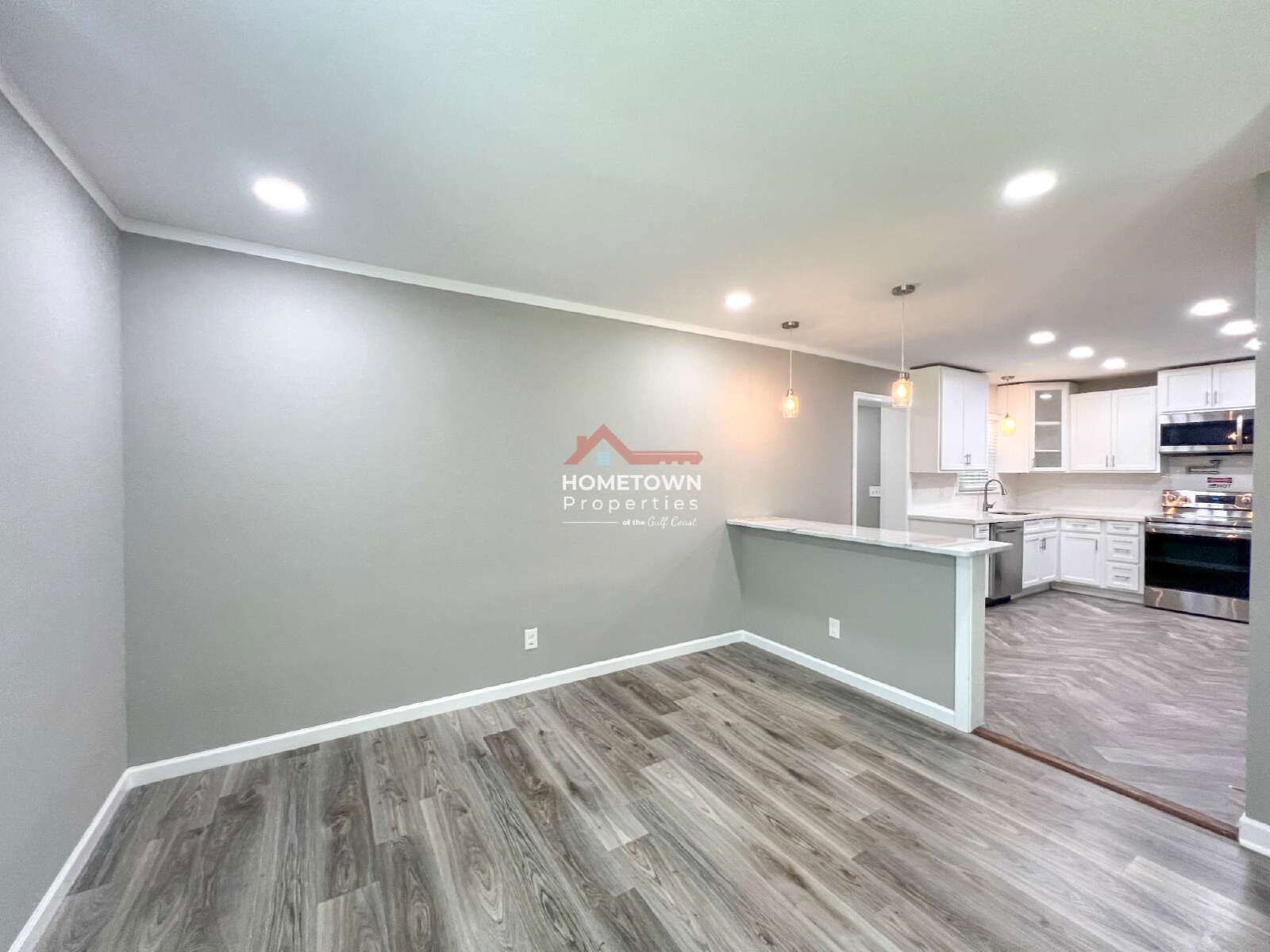 Charming 4-Bed Oasis with 2.5 Baths in Pensacola's Prime Location - 1815 Hallmark Dr! property image