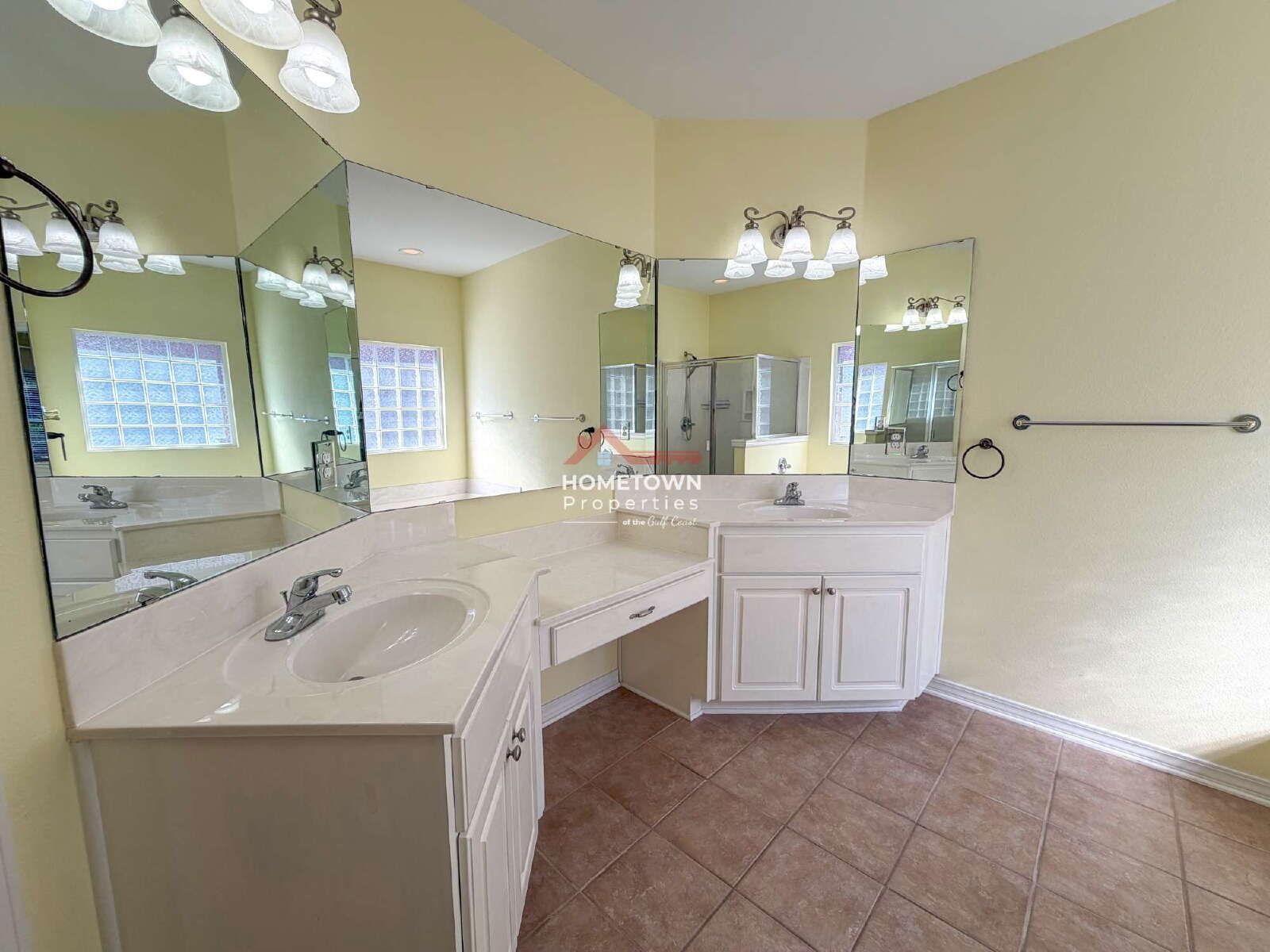 Spacious 4-Bed Oasis with 2 Full Baths property image