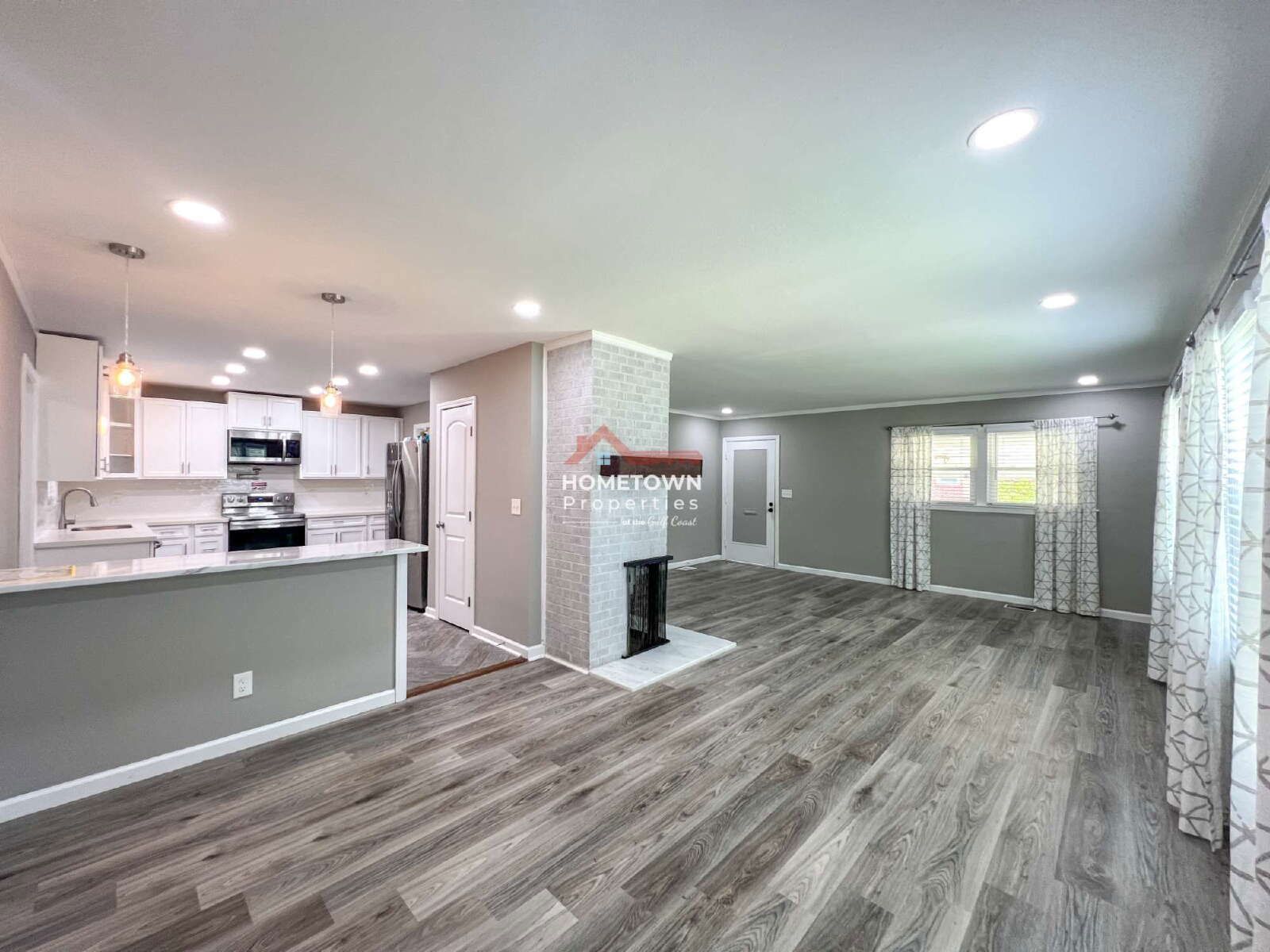 Charming 4-Bed Oasis with 2.5 Baths in Pensacola's Prime Location - 1815 Hallmark Dr! property image
