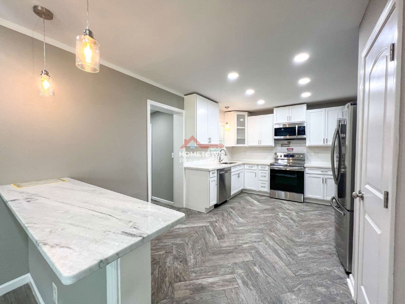 Charming 4-Bed Oasis with 2.5 Baths in Pensacola's Prime Location - 1815 Hallmark Dr! property image