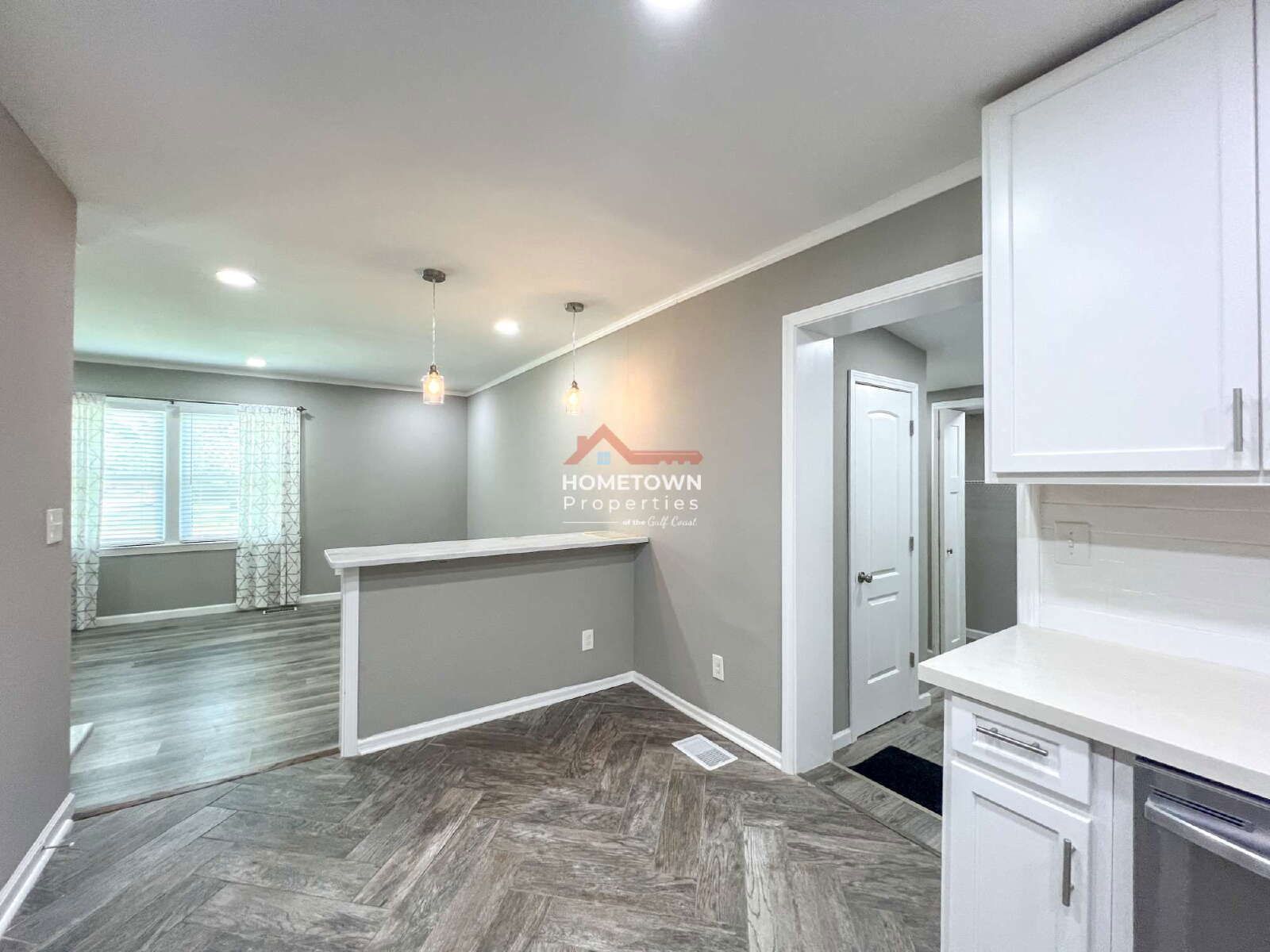 Charming 4-Bed Oasis with 2.5 Baths in Pensacola's Prime Location - 1815 Hallmark Dr! property image