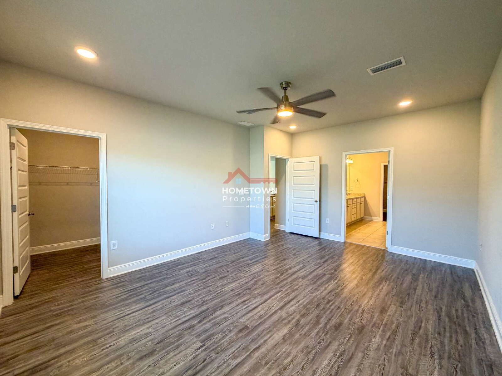 Charming 3-Bedroom Retreat with 2 Full Baths in Pensacola – Spacious 1794 Sq Ft Home at 7695 Burnside Loop! property image