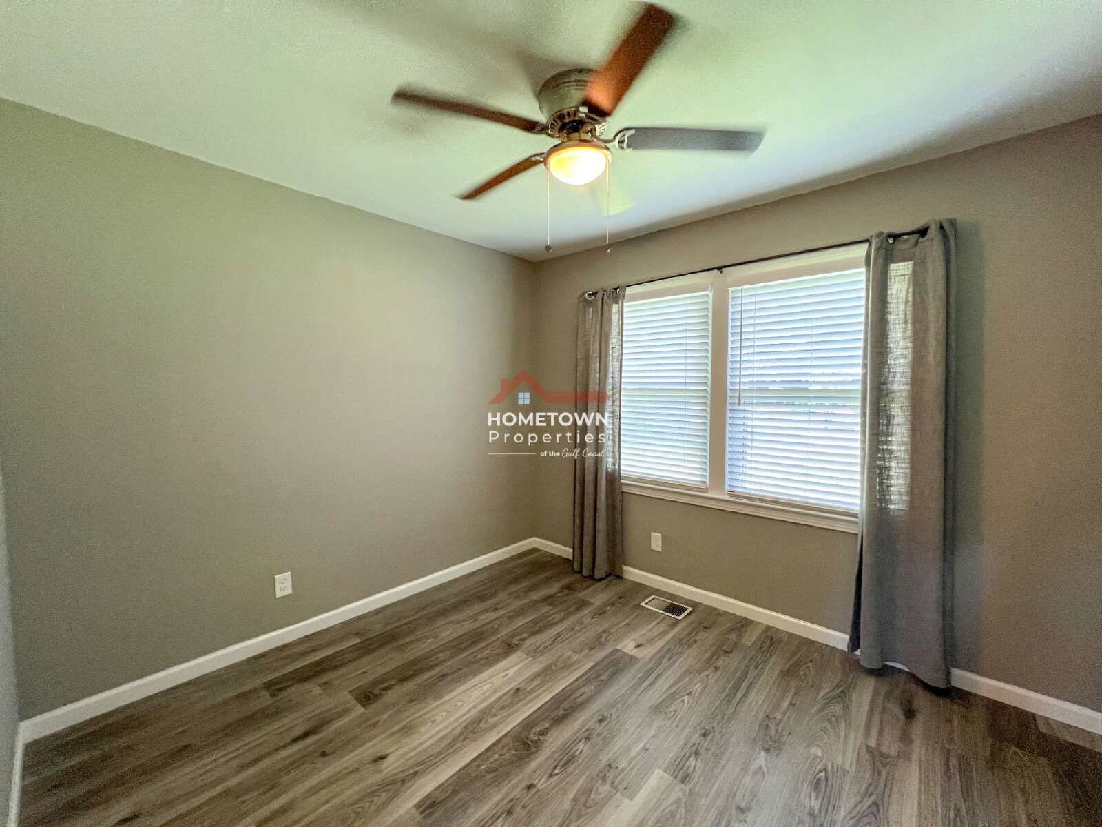 Charming 4-Bed Oasis with 2.5 Baths in Pensacola's Prime Location - 1815 Hallmark Dr! property image