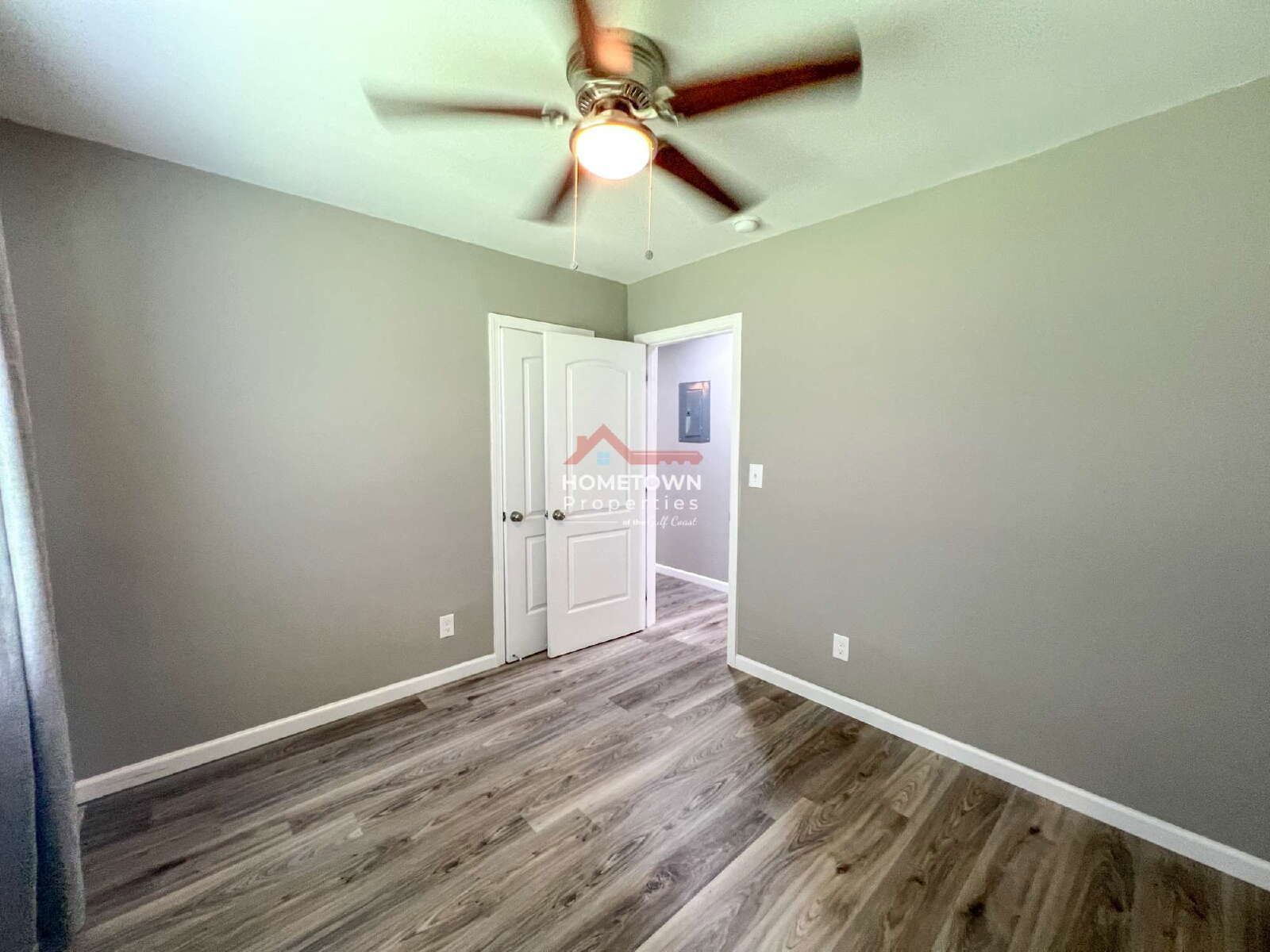 Charming 4-Bed Oasis with 2.5 Baths in Pensacola's Prime Location - 1815 Hallmark Dr! property image