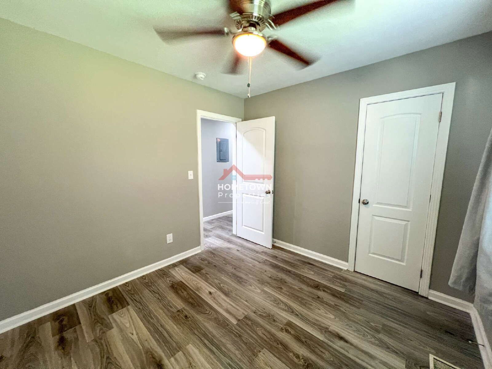 Charming 4-Bed Oasis with 2.5 Baths in Pensacola's Prime Location - 1815 Hallmark Dr! property image
