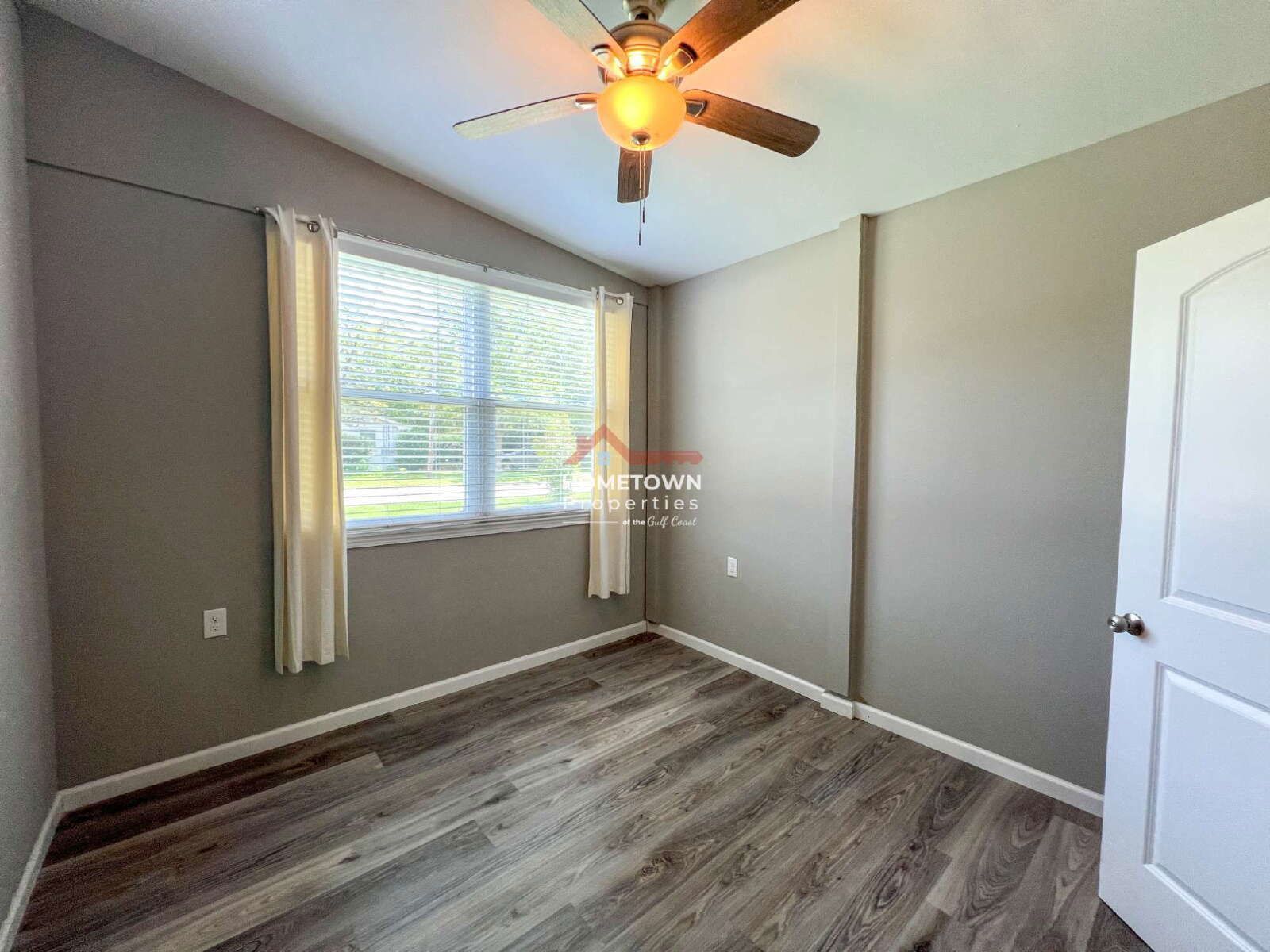 Charming 4-Bed Oasis with 2.5 Baths in Pensacola's Prime Location - 1815 Hallmark Dr! property image