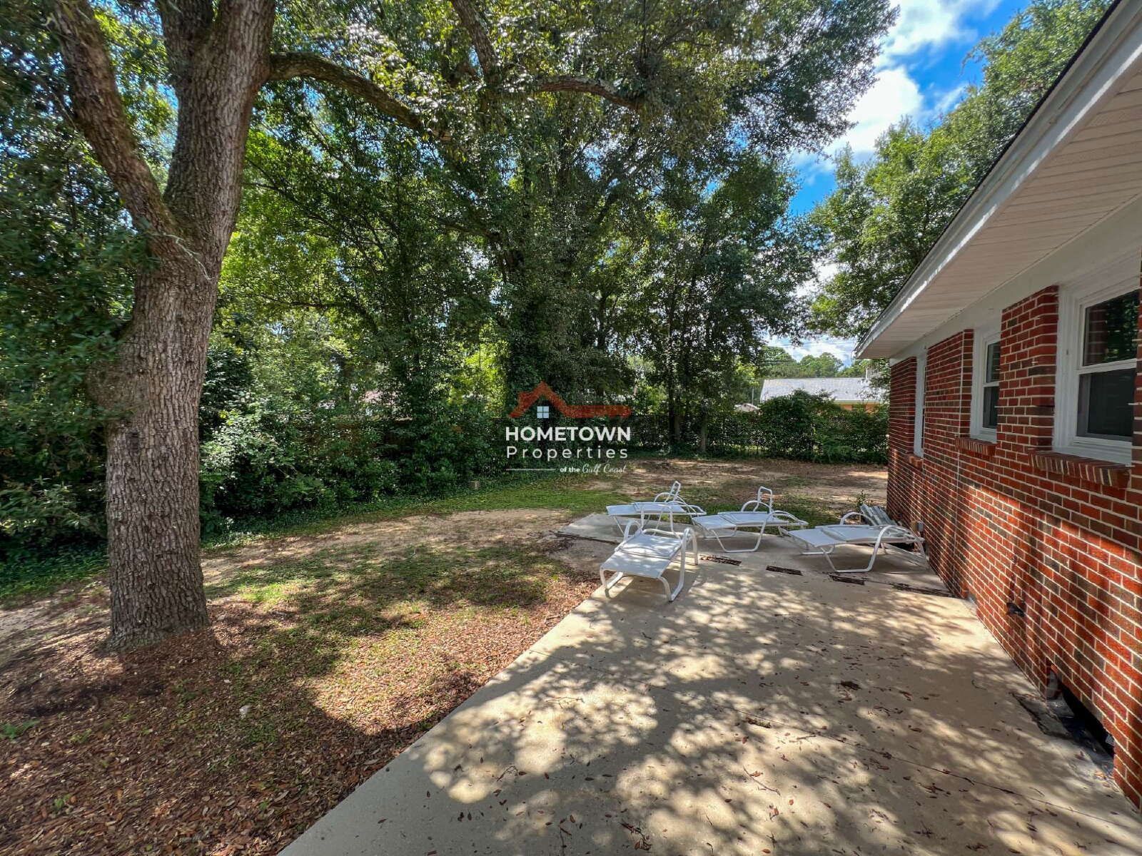Charming 4-Bed Oasis with 2.5 Baths in Pensacola's Prime Location - 1815 Hallmark Dr! property image
