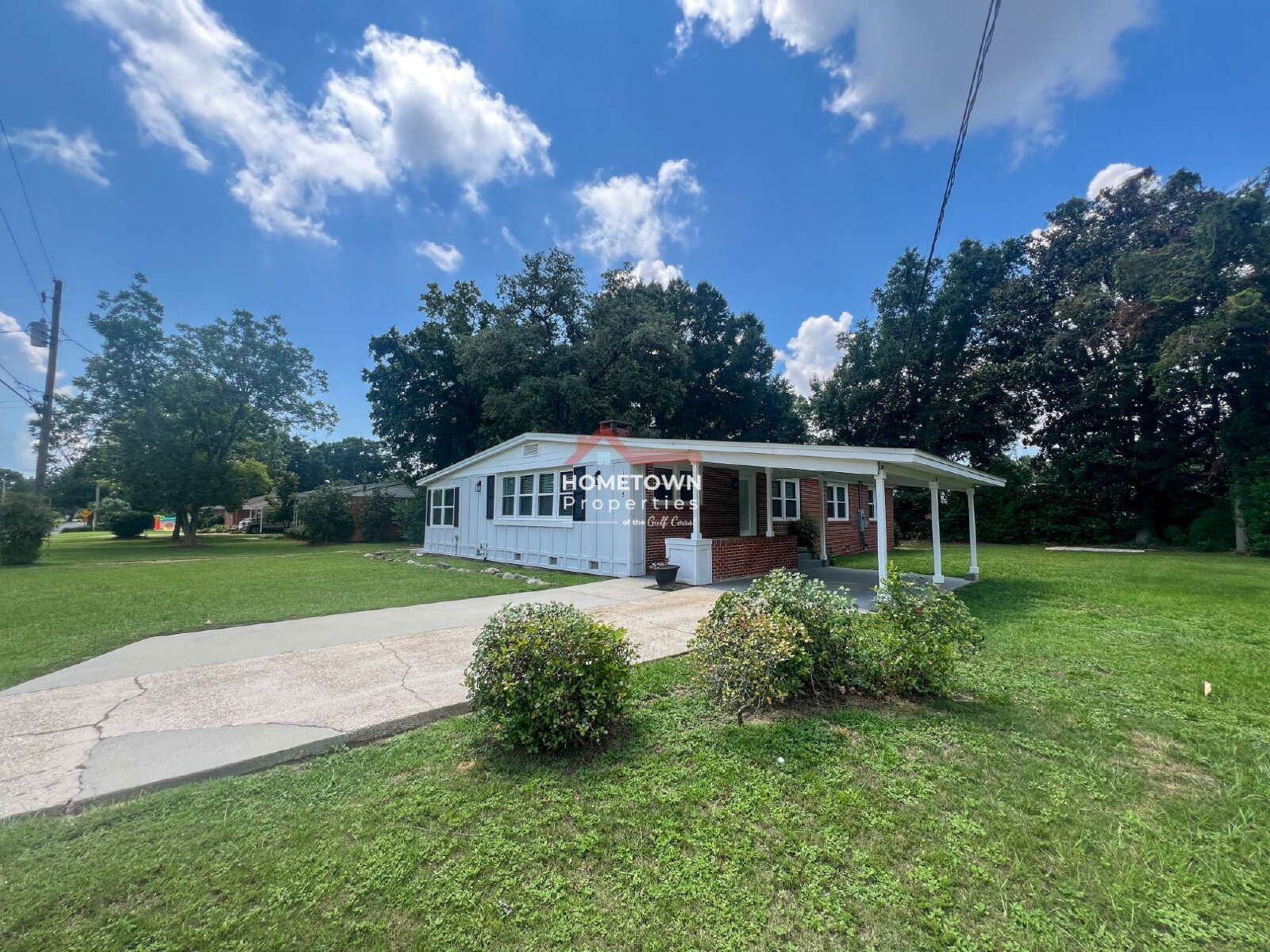 Charming 4-Bed Oasis with 2.5 Baths in Pensacola's Prime Location - 1815 Hallmark Dr! property image