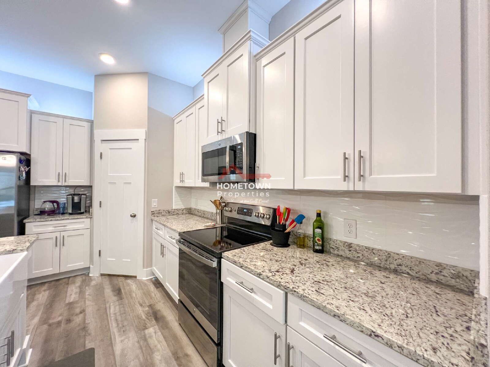 Furnished 3-Bed Oasis on Dunridge Drive with Access Gate property image