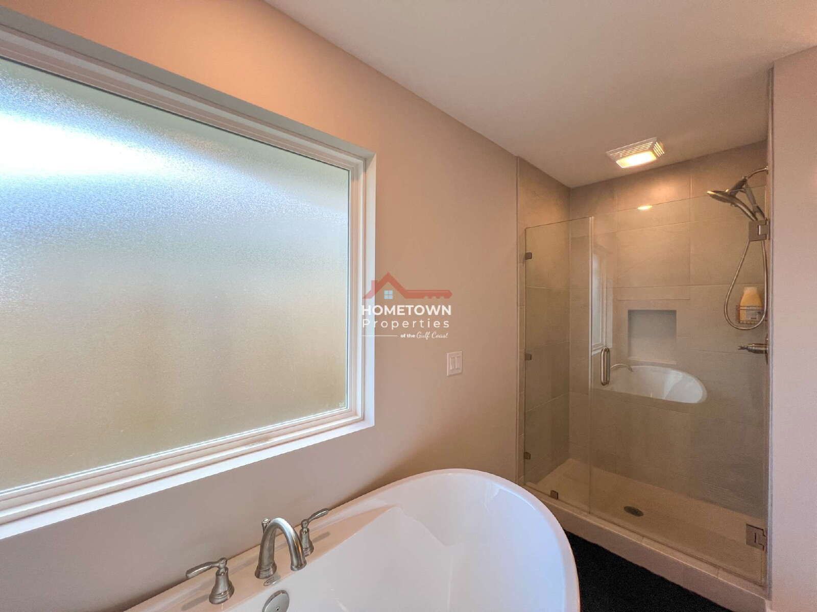 Furnished 3-Bed Oasis on Dunridge Drive with Access Gate property image