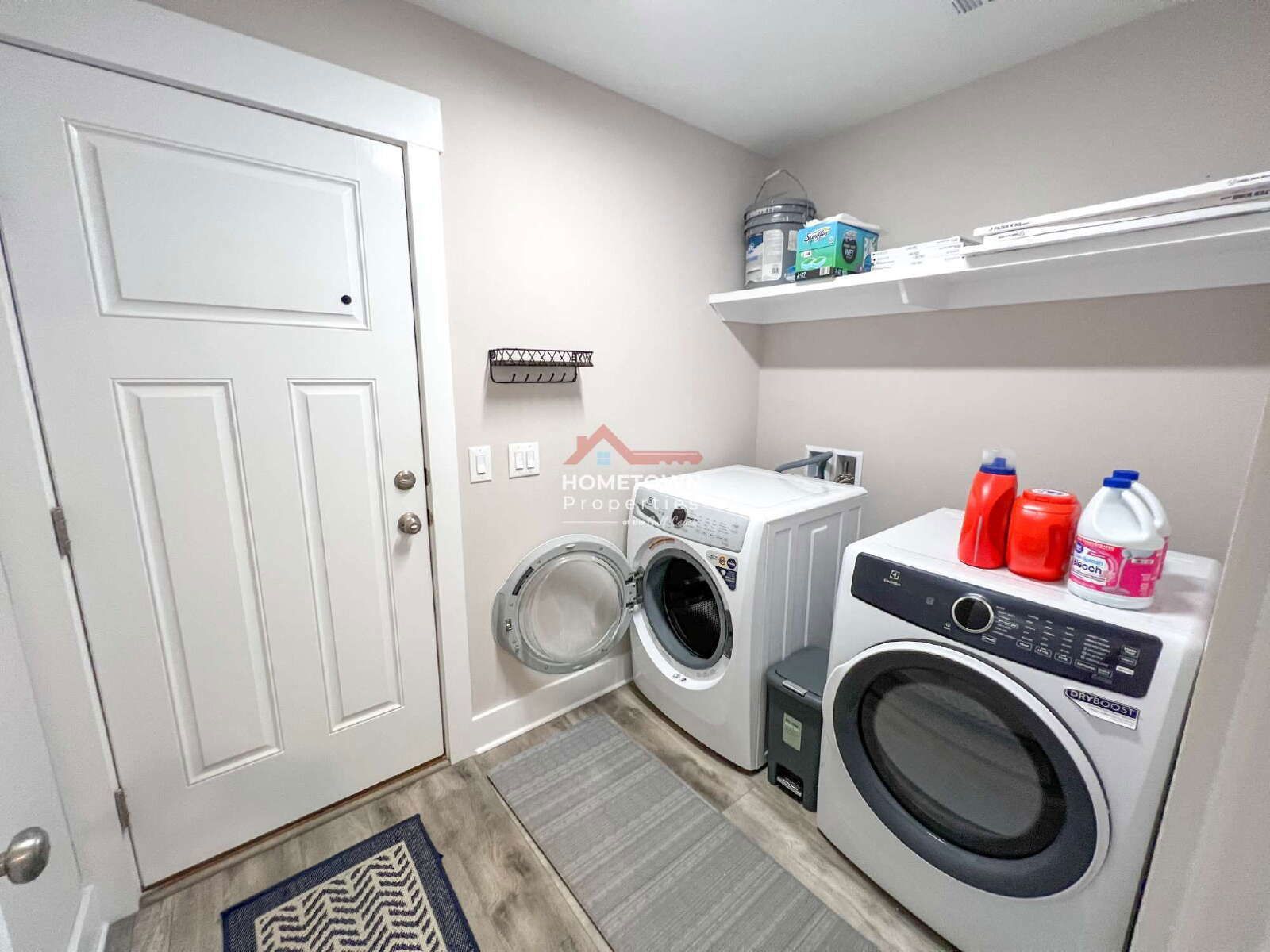 Furnished 3-Bed Oasis on Dunridge Drive with Access Gate property image