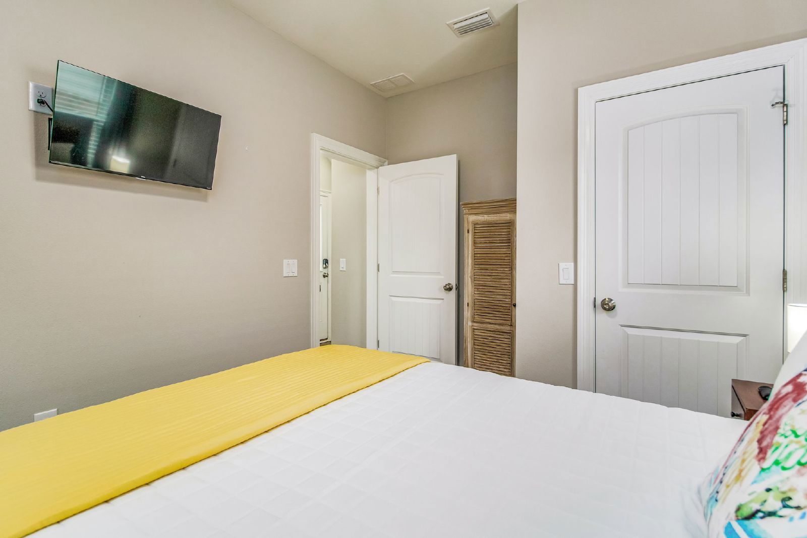 Downtown Pensacola Furnished Rental with Three Bedrooms property image