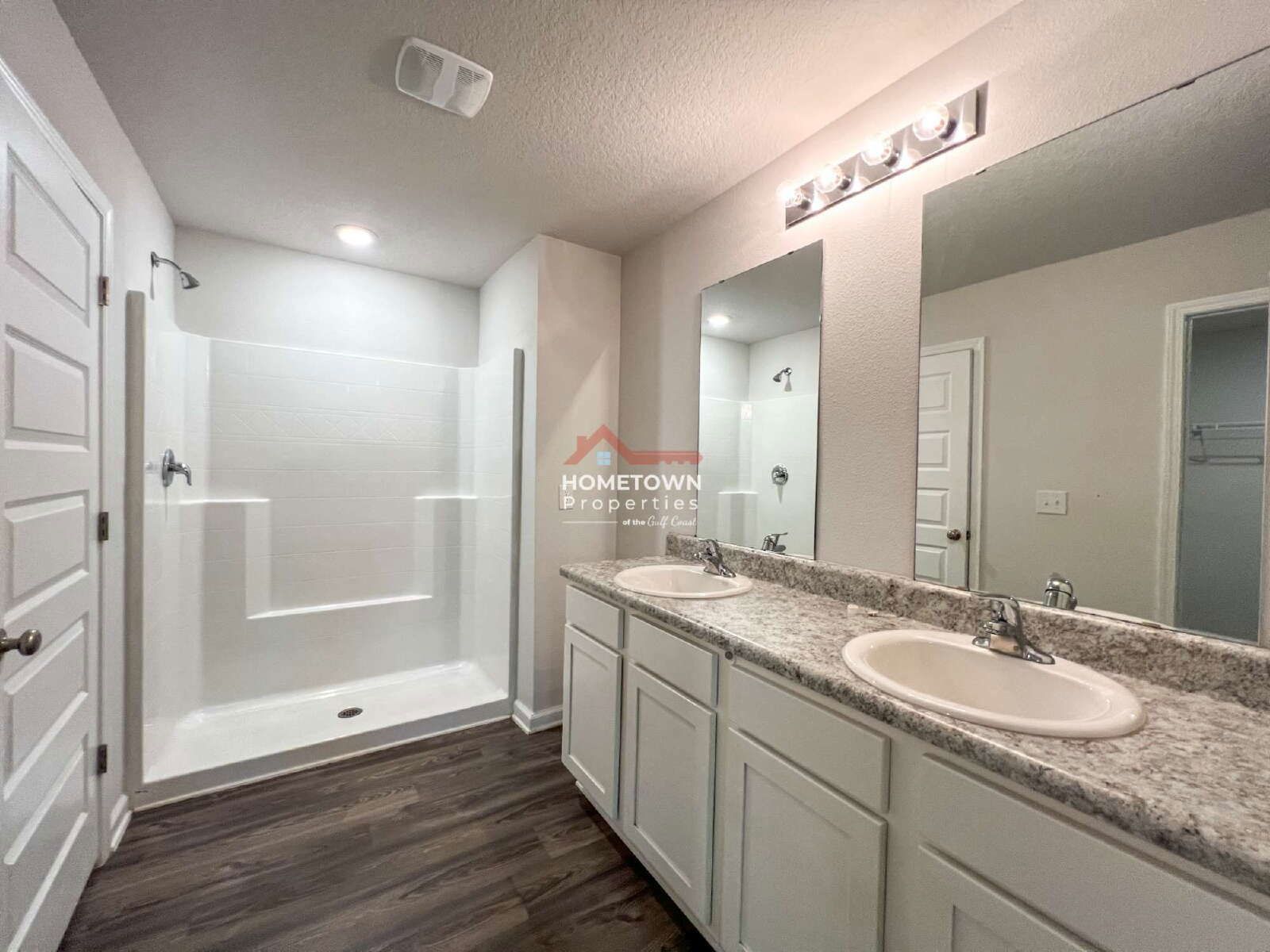 Charming 3-Bedroom Home with 2 Baths on Peach Drive property image