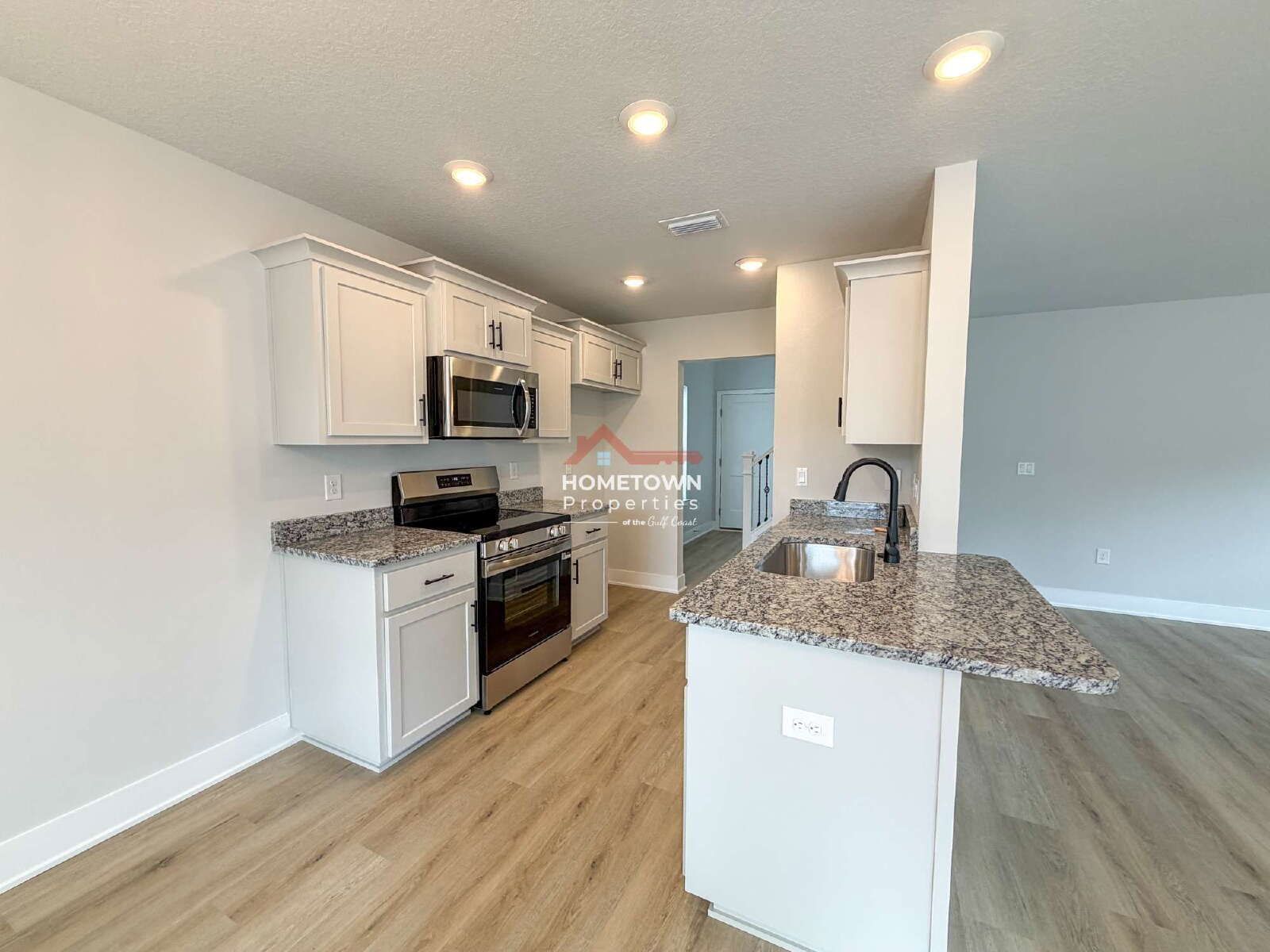 Charming 3-Bed Oasis with Granite Kitchen & 2.5 Baths in Pensacola – 1648 Sq Ft of Comfort! property image