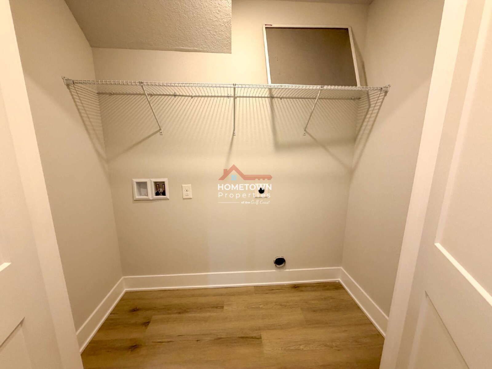 Charming 3-Bed Oasis with Granite Kitchen & 2.5 Baths in Pensacola – 1648 Sq Ft of Comfort! property image