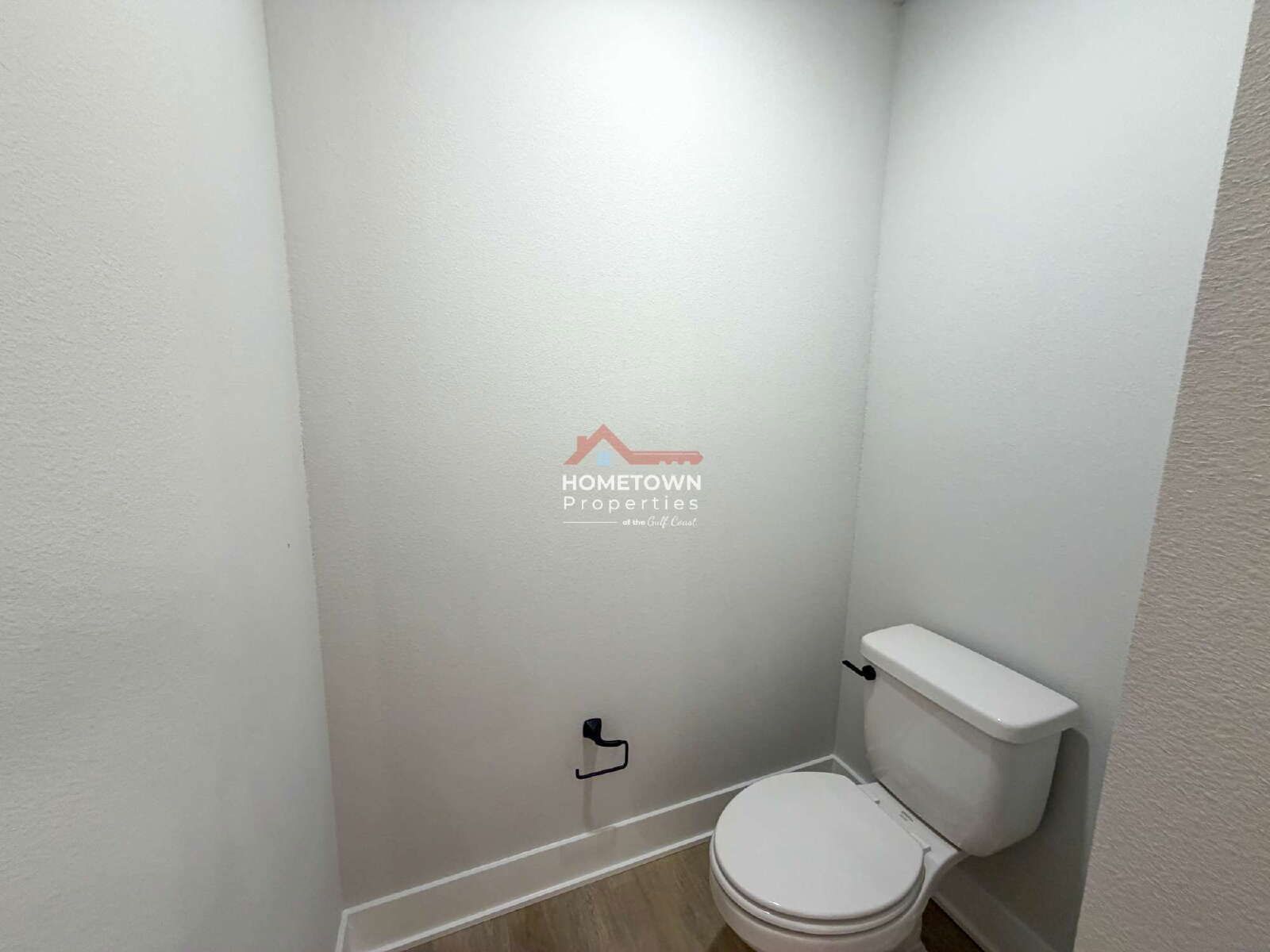 Charming 3-Bed Oasis with Granite Kitchen & 2.5 Baths in Pensacola – 1648 Sq Ft of Comfort! property image