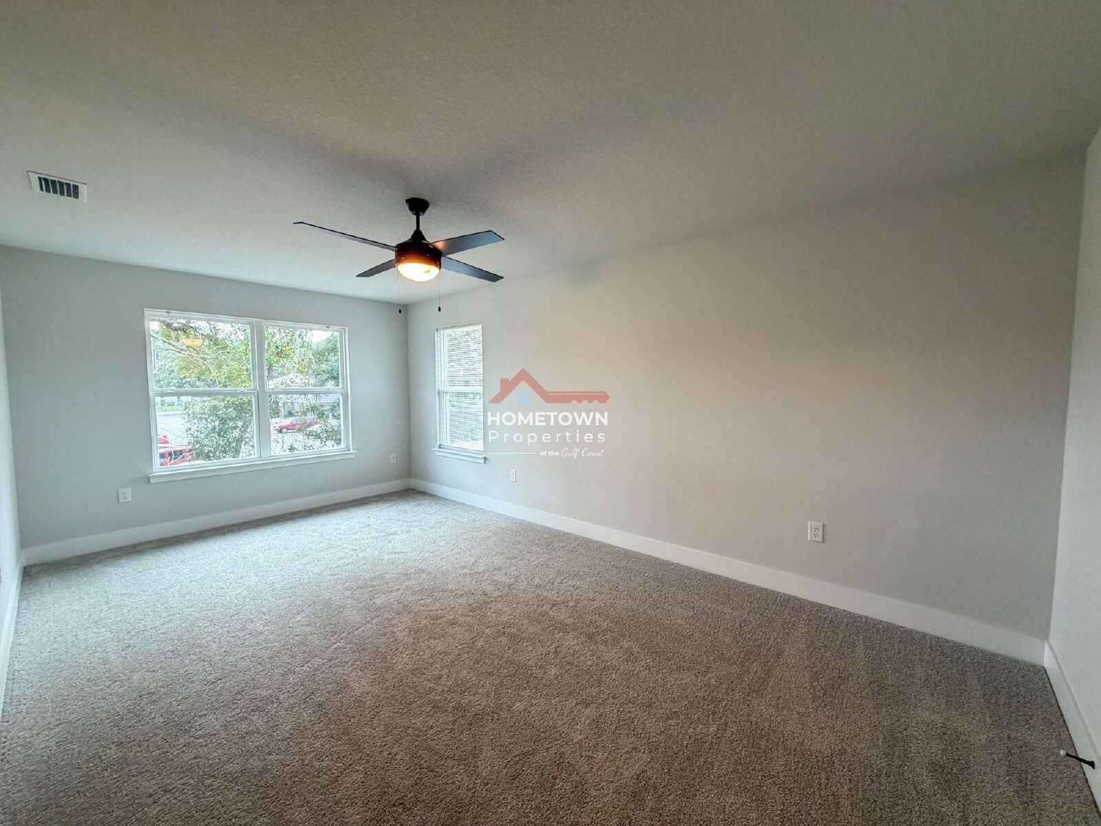 Charming 3-Bed Oasis with Granite Kitchen & 2.5 Baths in Pensacola – 1648 Sq Ft of Comfort! property image