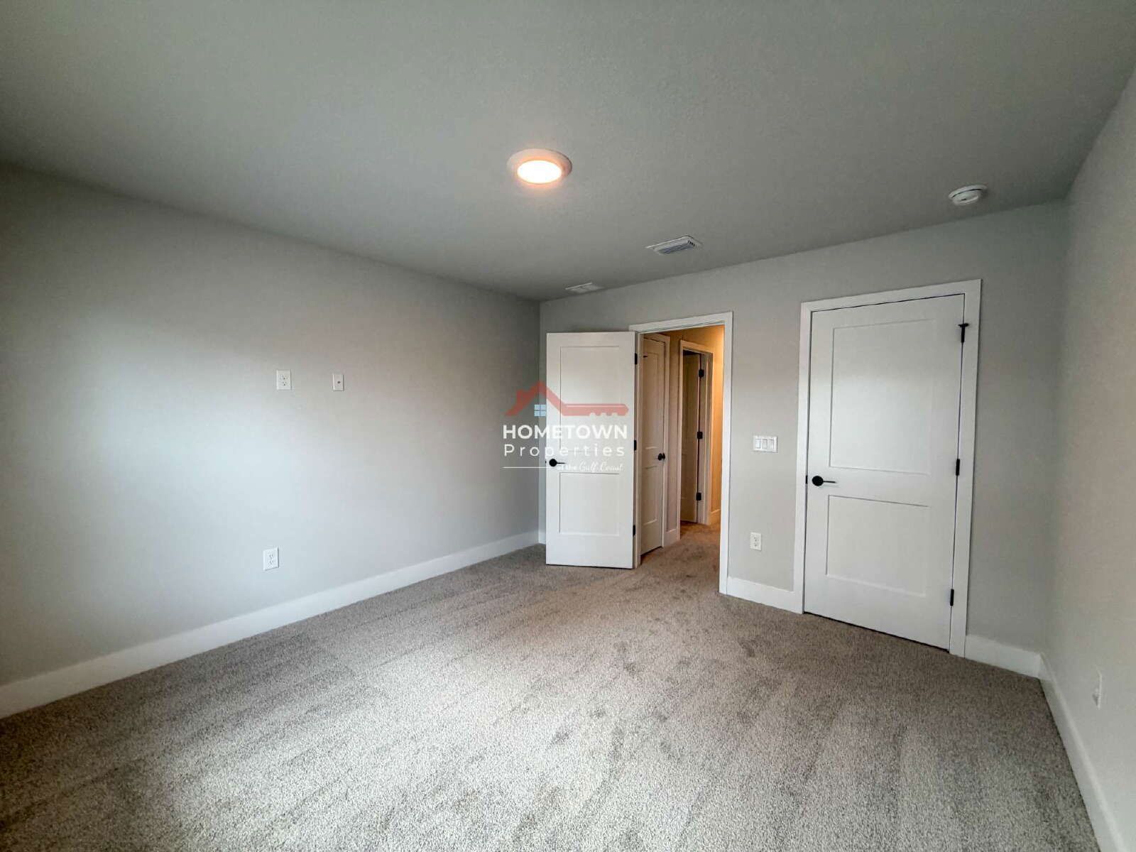 Charming 3-Bed Oasis with Granite Kitchen & 2.5 Baths in Pensacola – 1648 Sq Ft of Comfort! property image