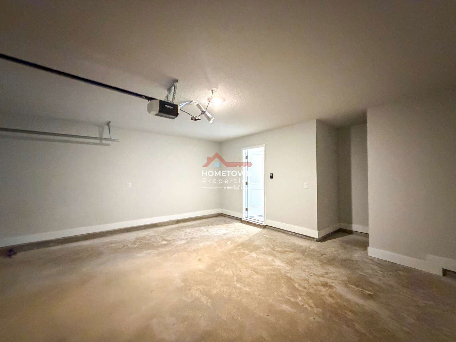 Charming 3-Bed Oasis with Granite Kitchen & 2.5 Baths in Pensacola – 1648 Sq Ft of Comfort! property image