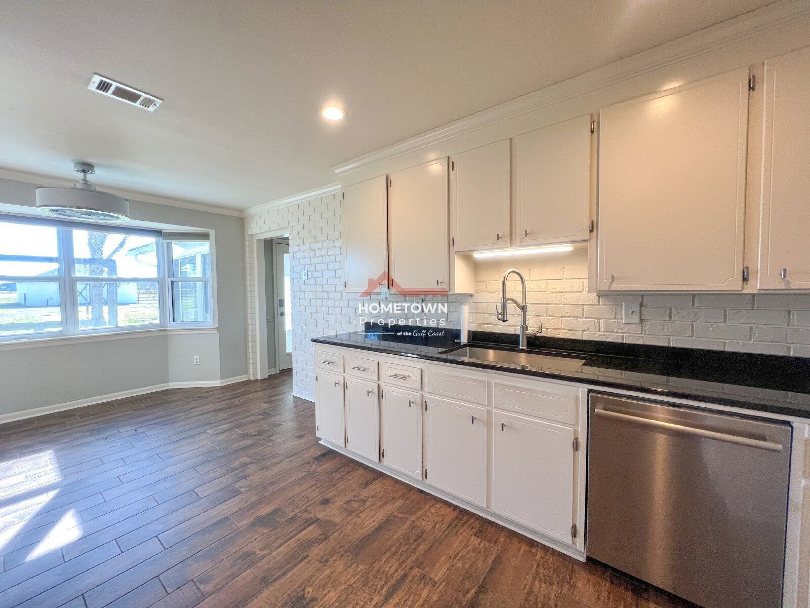 3 bedroom Home in Molino, FL on 13.5 Acres with Barn property image