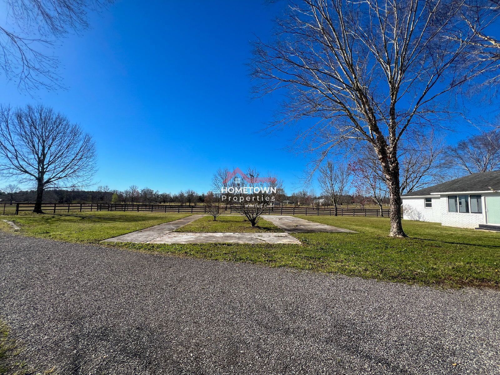 3 bedroom Home in Molino, FL on 13.5 Acres with Barn property image