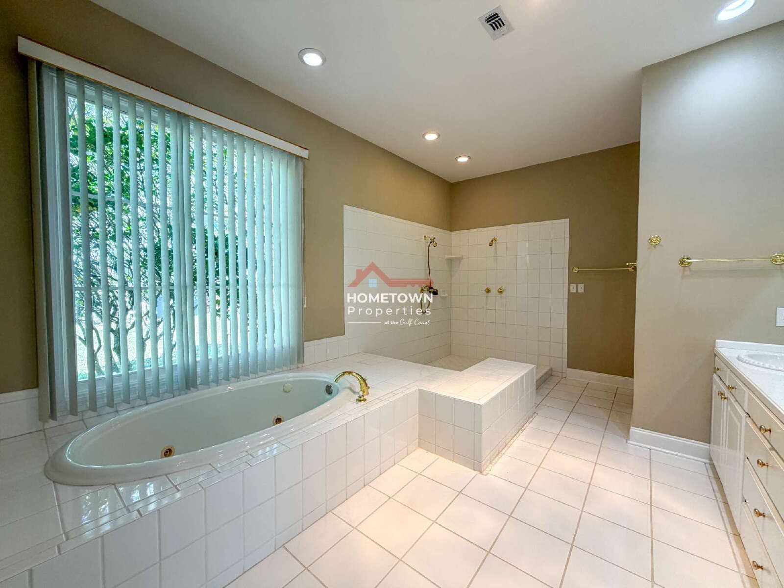 Charming Gulf Breeze Oasis: 3-Bedroom Retreat with Pool property image