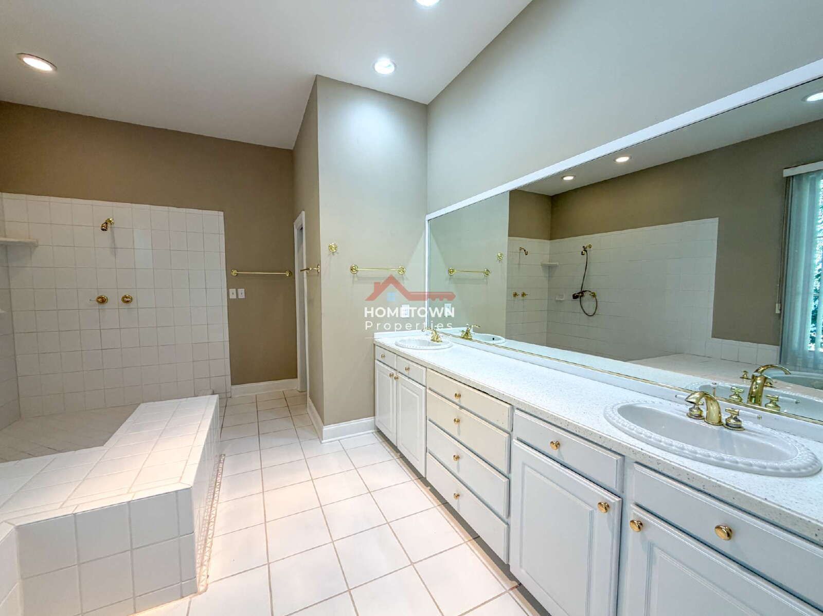 Charming Gulf Breeze Oasis: 3-Bedroom Retreat with Pool property image