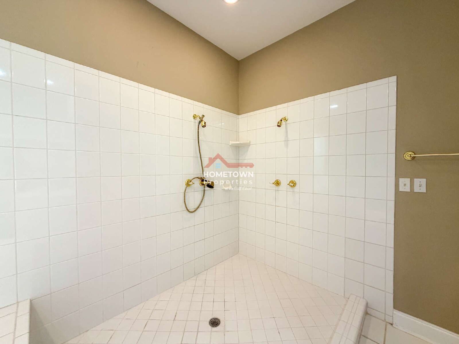 Charming Gulf Breeze Oasis: 3-Bedroom Retreat with Pool property image