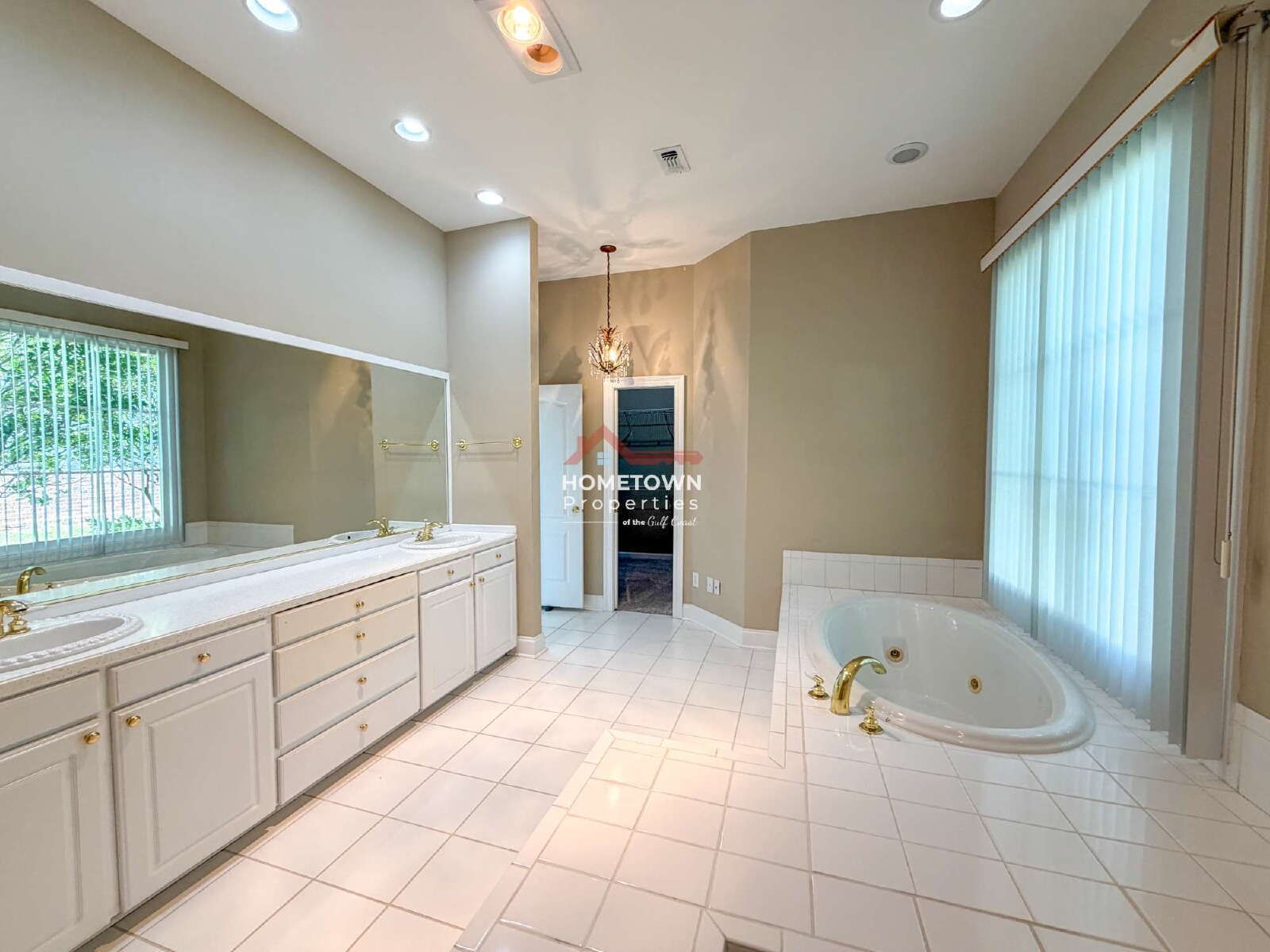 Charming Gulf Breeze Oasis: 3-Bedroom Retreat with Pool property image