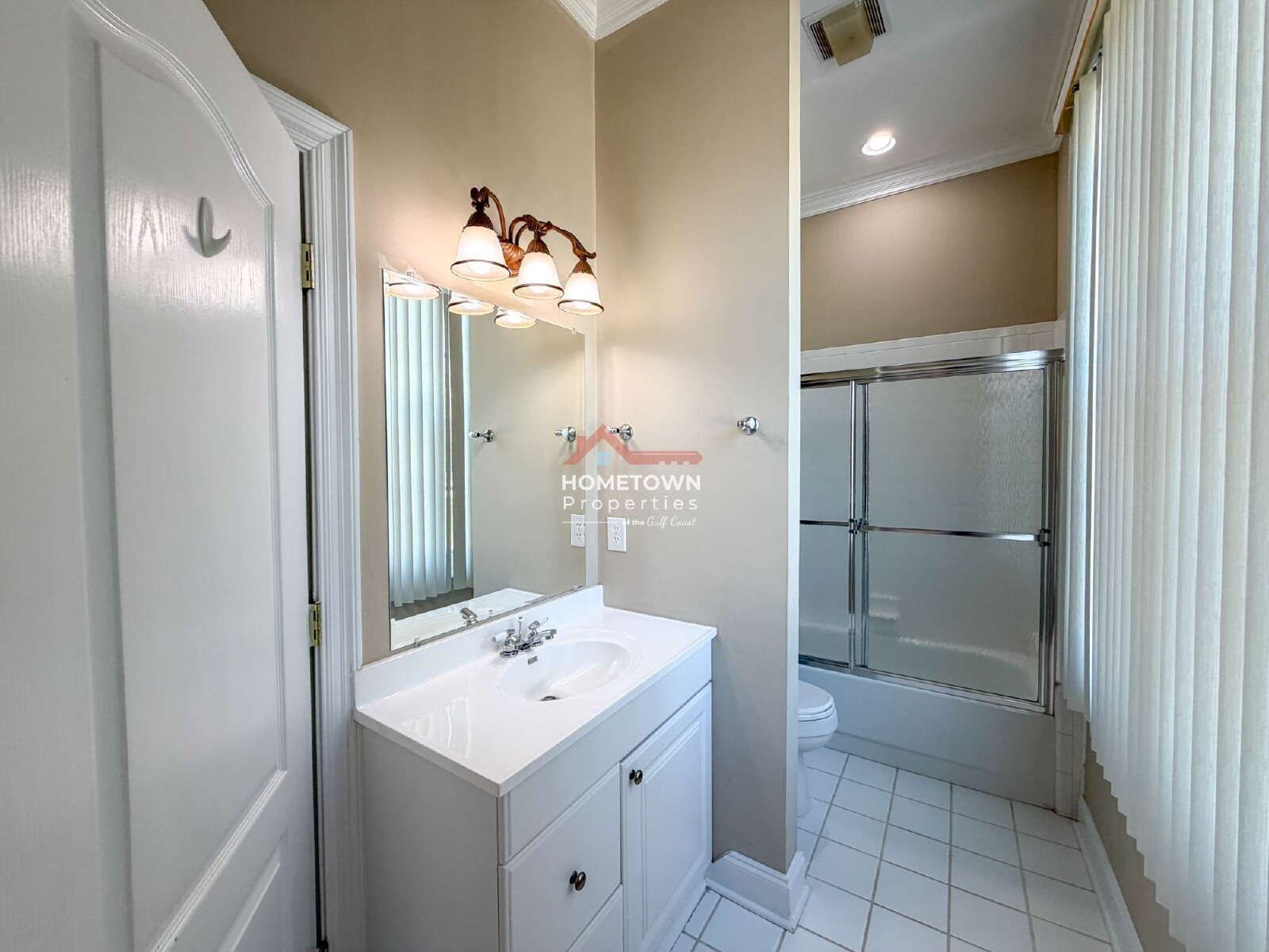 Charming Gulf Breeze Oasis: 3-Bedroom Retreat with Pool property image