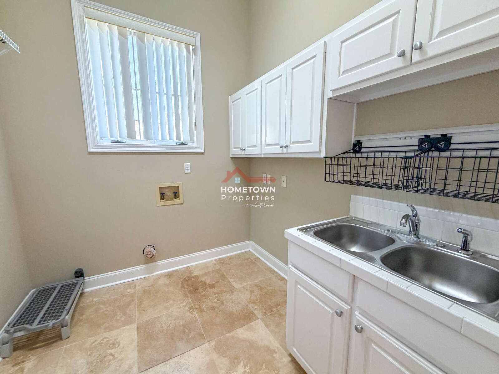 Charming Gulf Breeze Oasis: 3-Bedroom Retreat with Pool property image