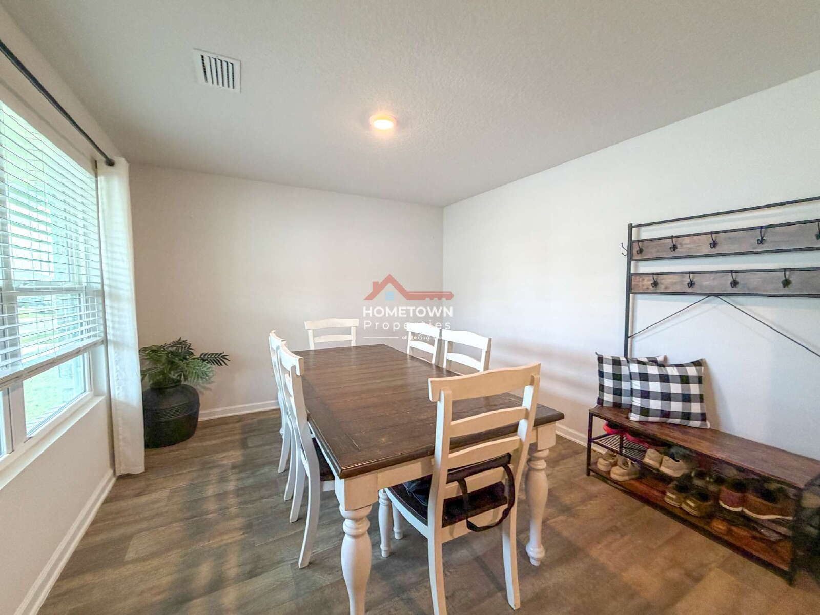 Spacious 5-Bedroom Haven with 3 Full Baths and 2,599 Sq. Ft. of Comfort in Milton, FL! property image