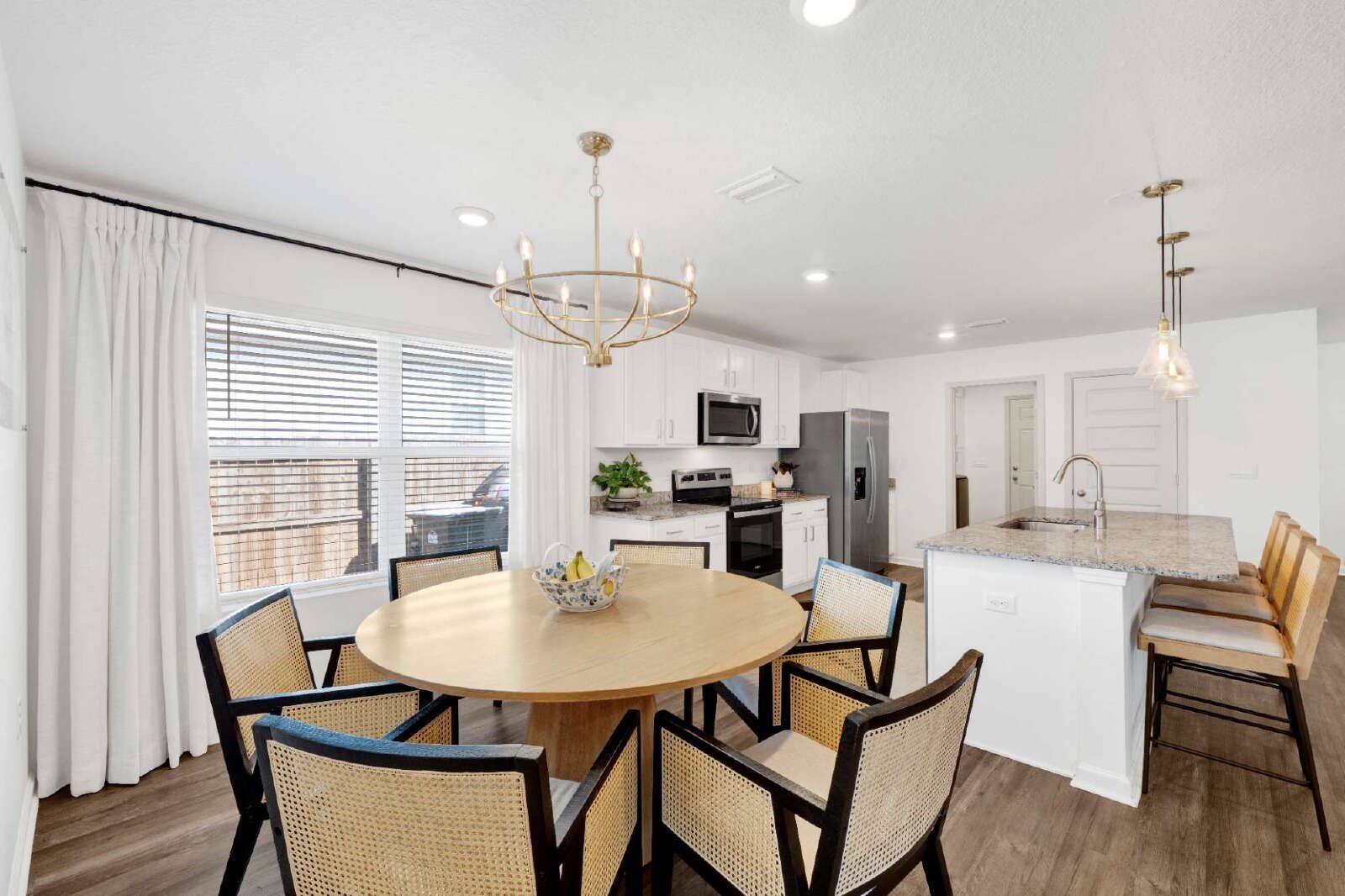 Spacious 5-Bedroom Home with Community Pool property image