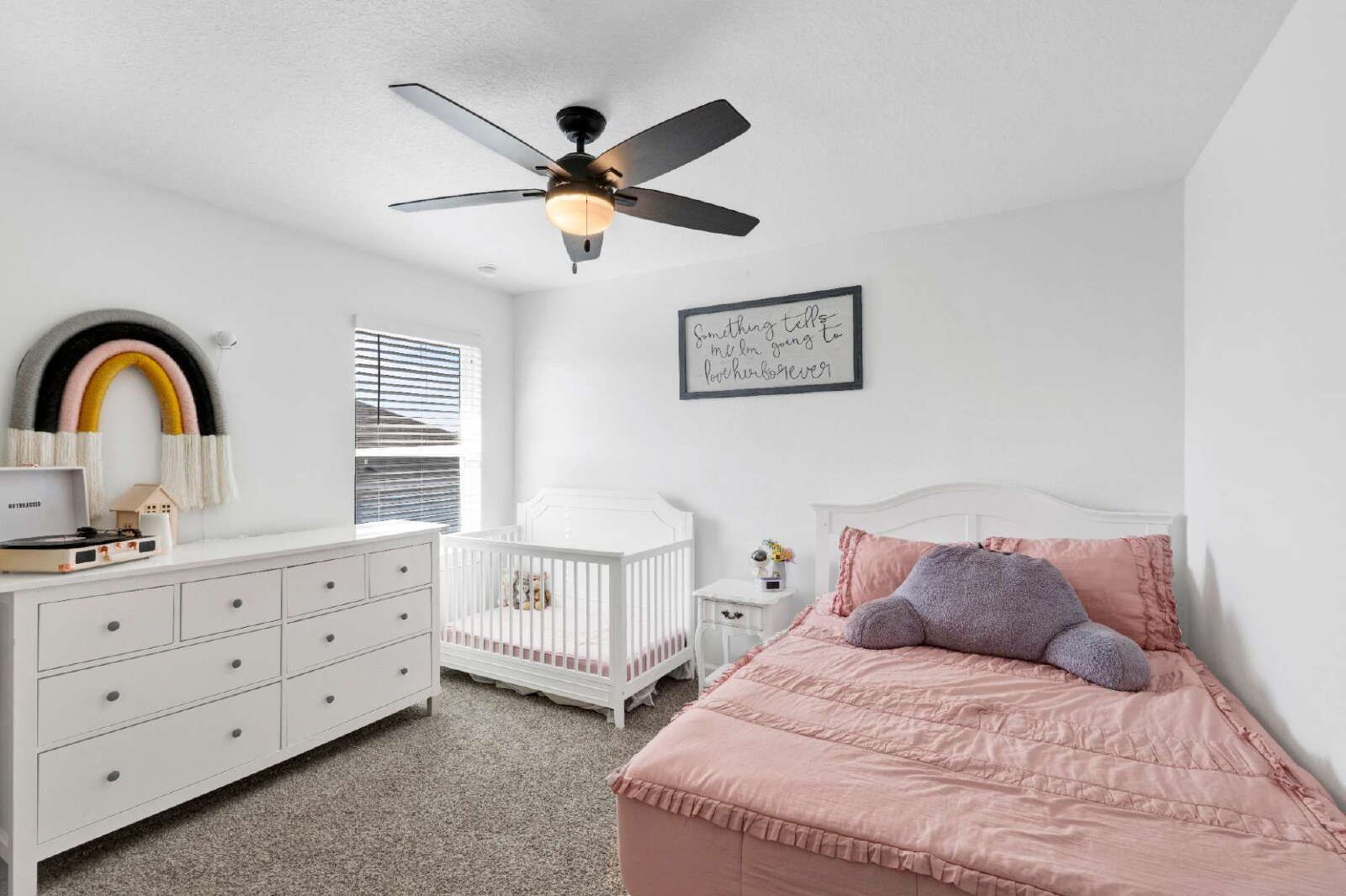 Spacious 5-Bedroom Home with Community Pool property image