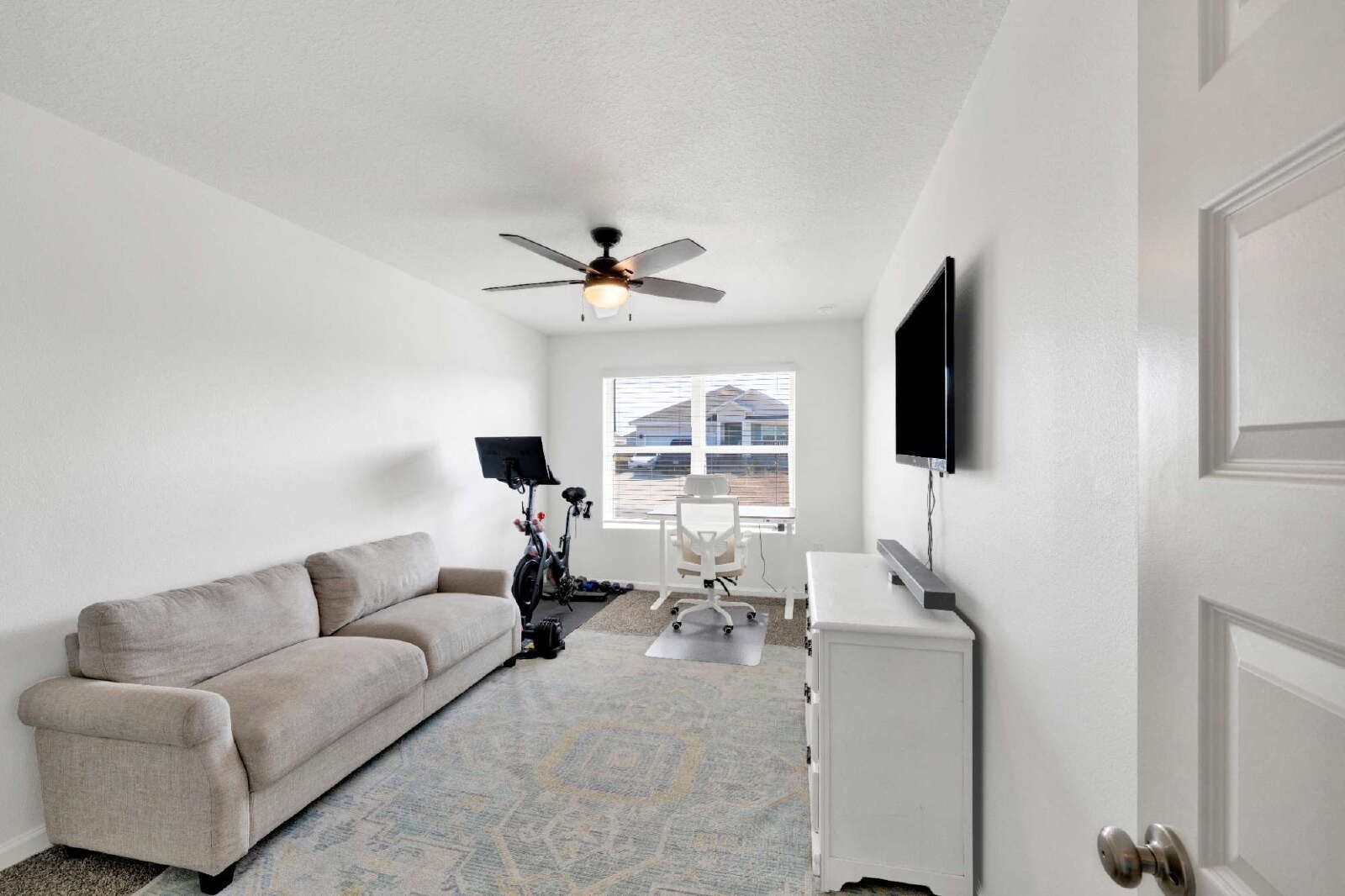 Spacious 5-Bedroom Home with Community Pool property image