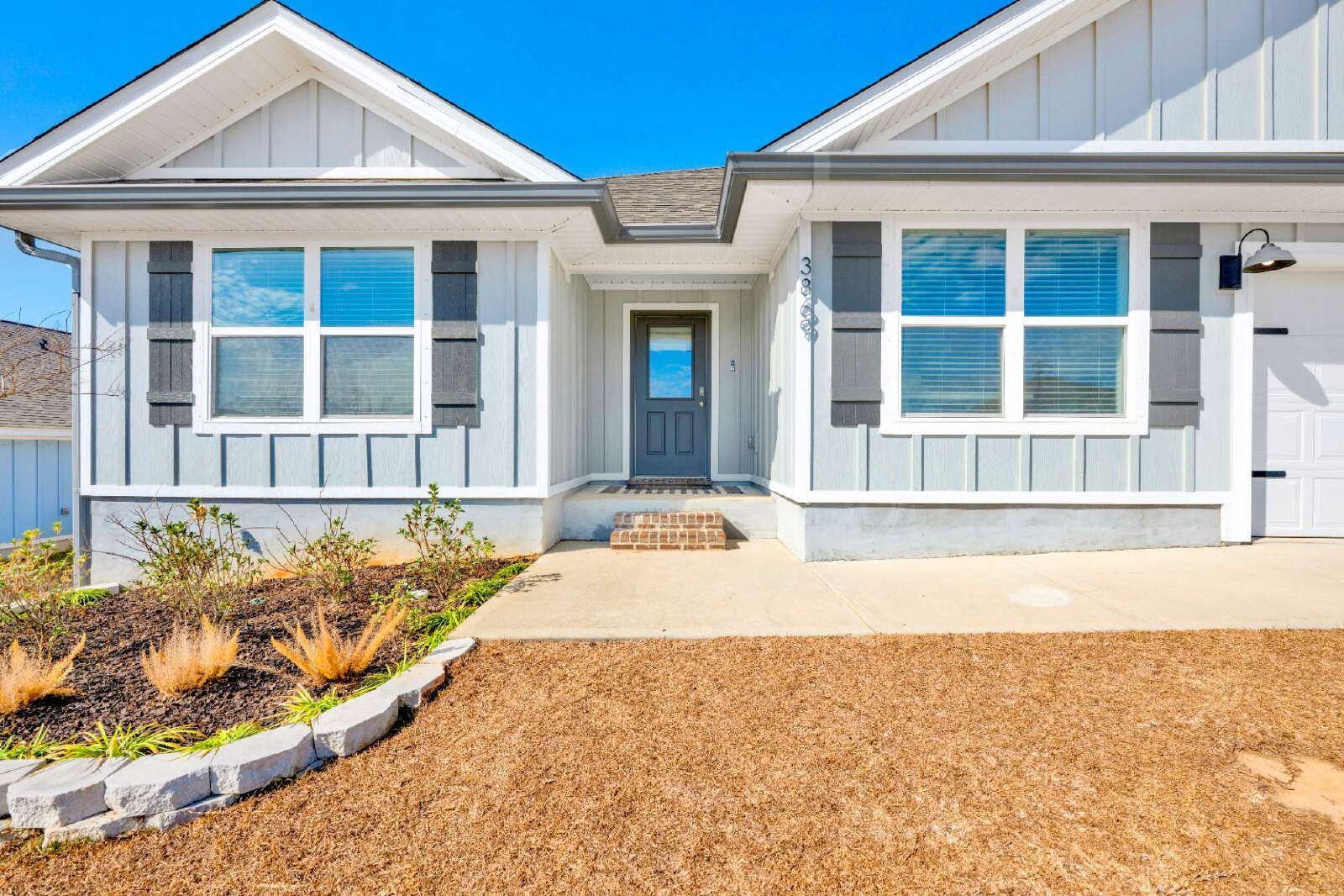 Spacious 5-Bedroom Home with Community Pool property image