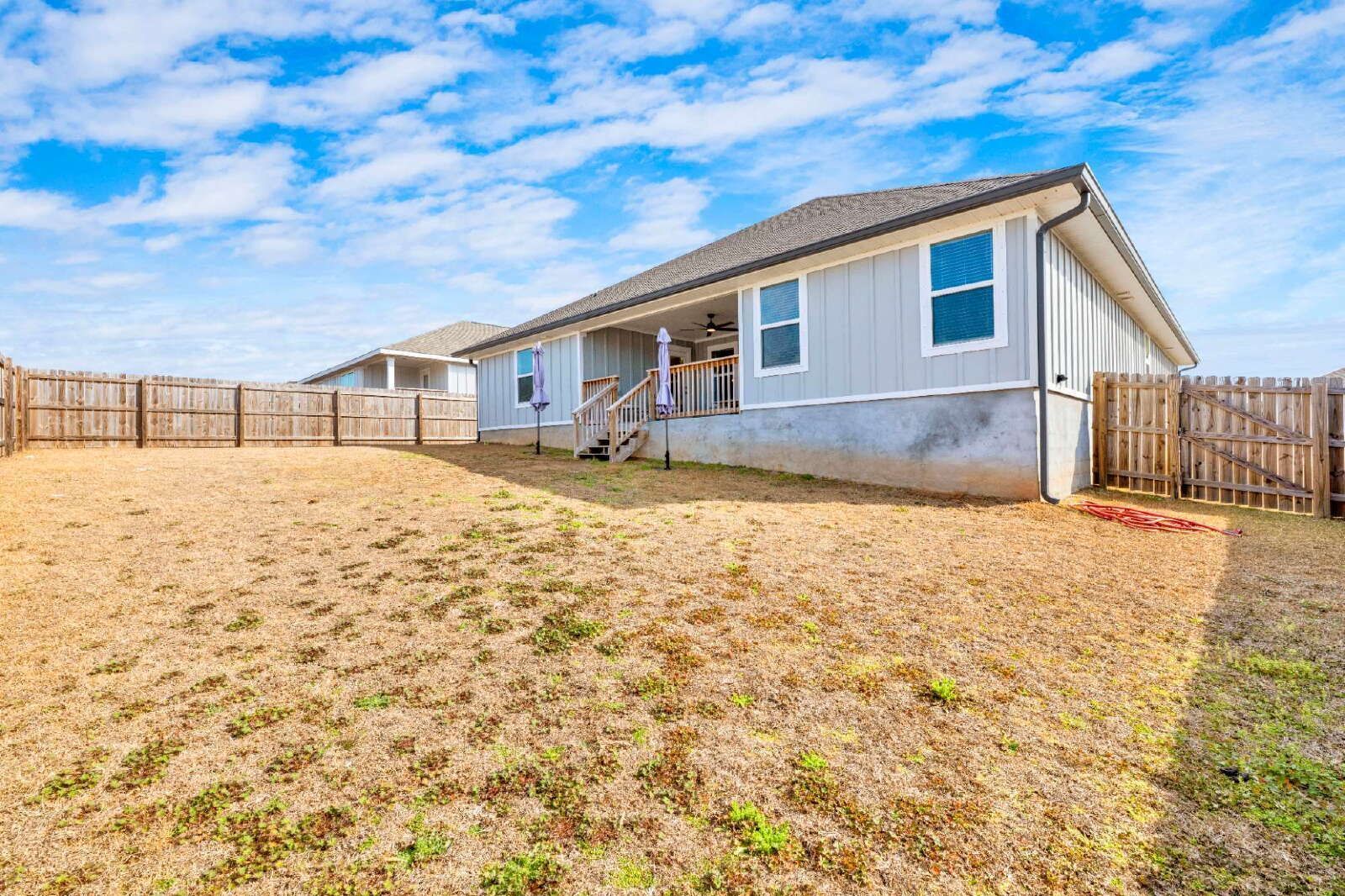 Spacious 5-Bedroom Home with Community Pool property image