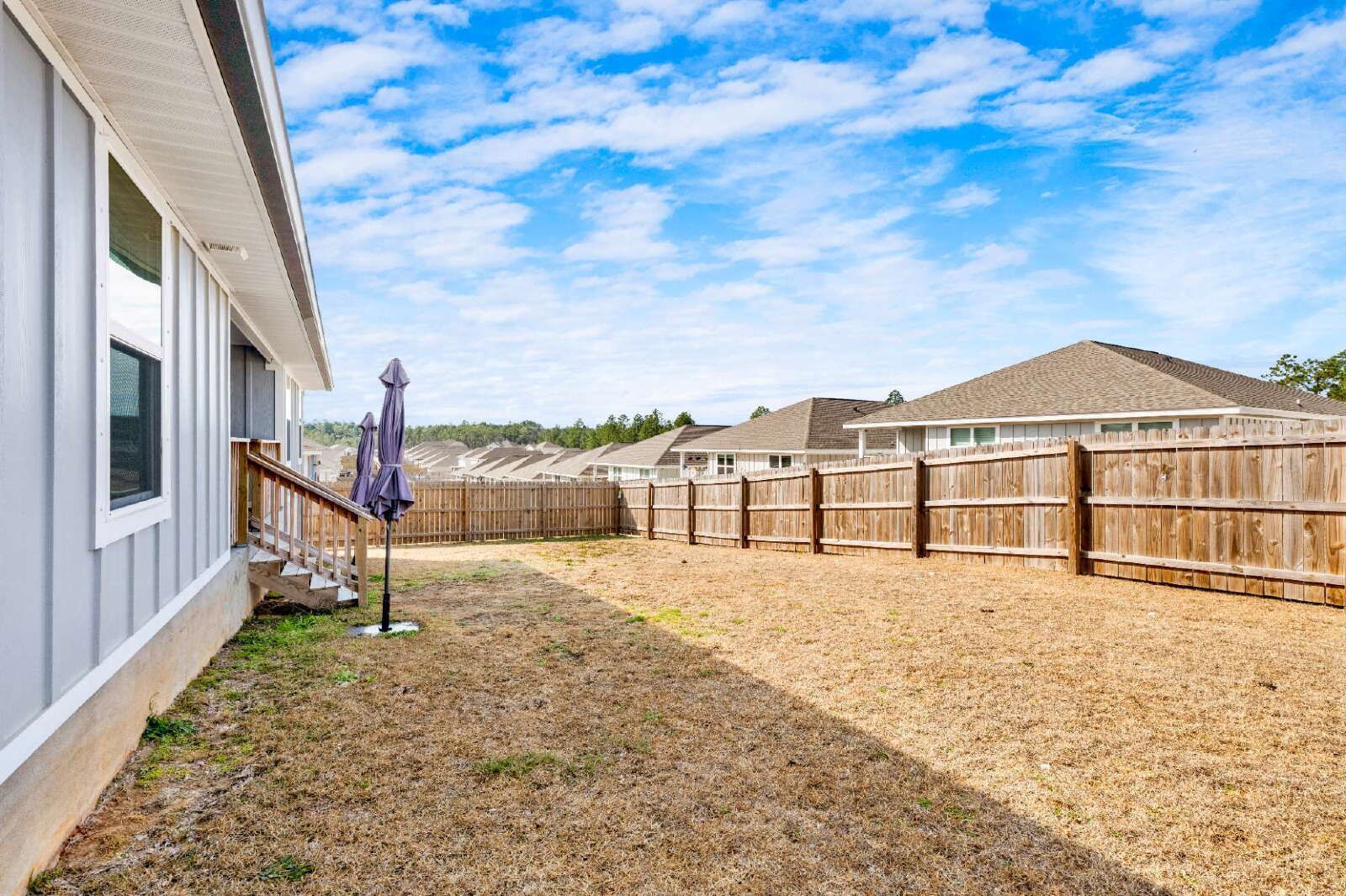 Spacious 5-Bedroom Home with Community Pool property image