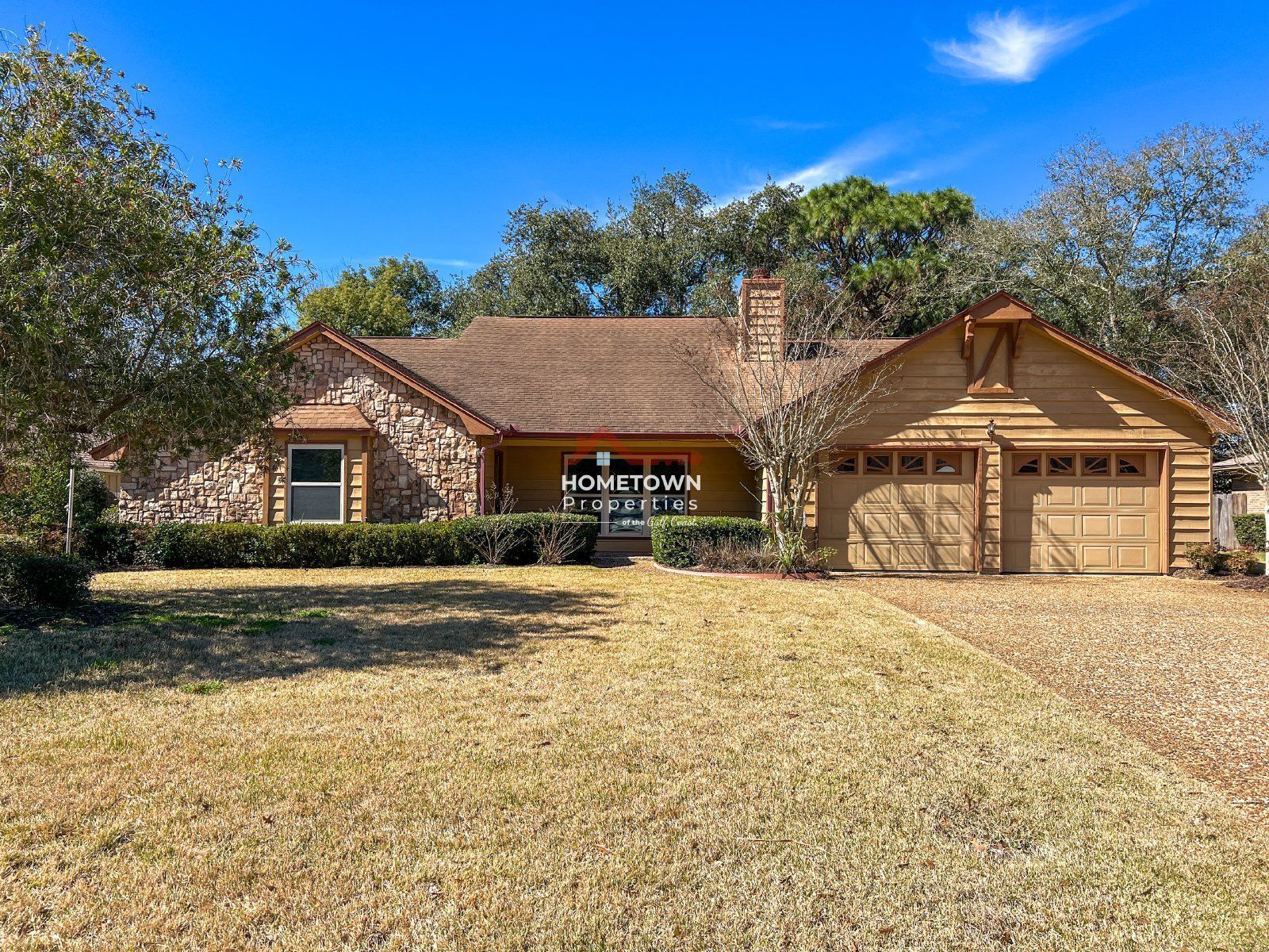 Expansive Three Bedroom Home with Office and Loft on Scenic Hwy property image