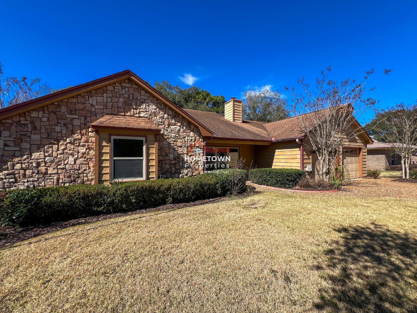 Expansive Three Bedroom Home with Office and Loft on Scenic Hwy property image