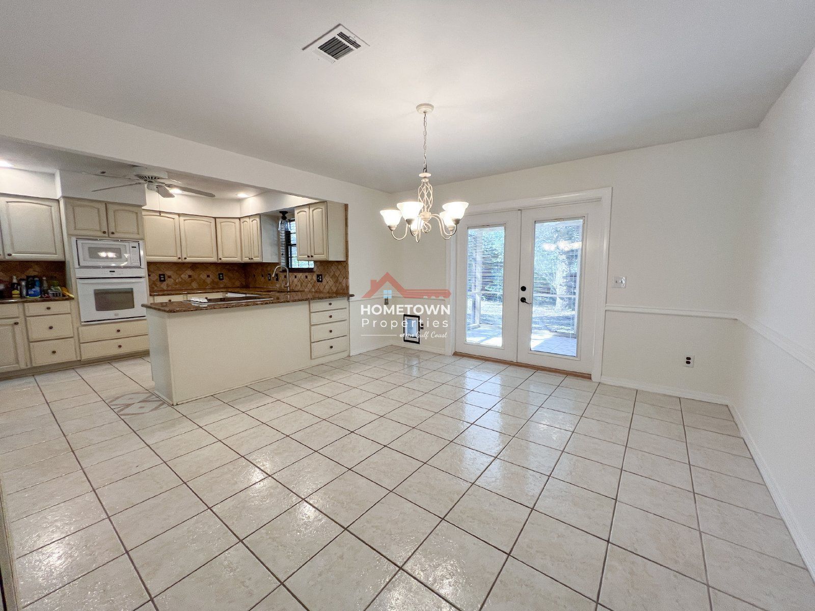 Expansive Three Bedroom Home with Office and Loft on Scenic Hwy property image