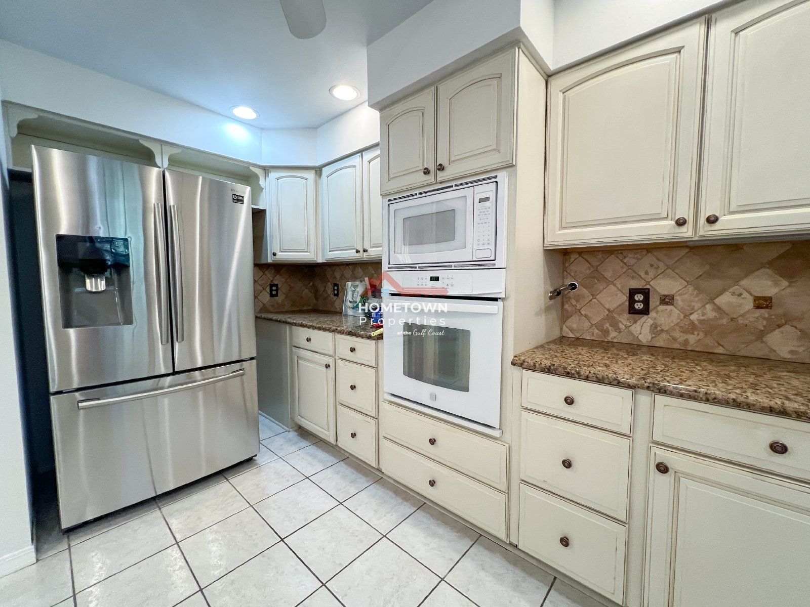Expansive Three Bedroom Home with Office and Loft on Scenic Hwy property image