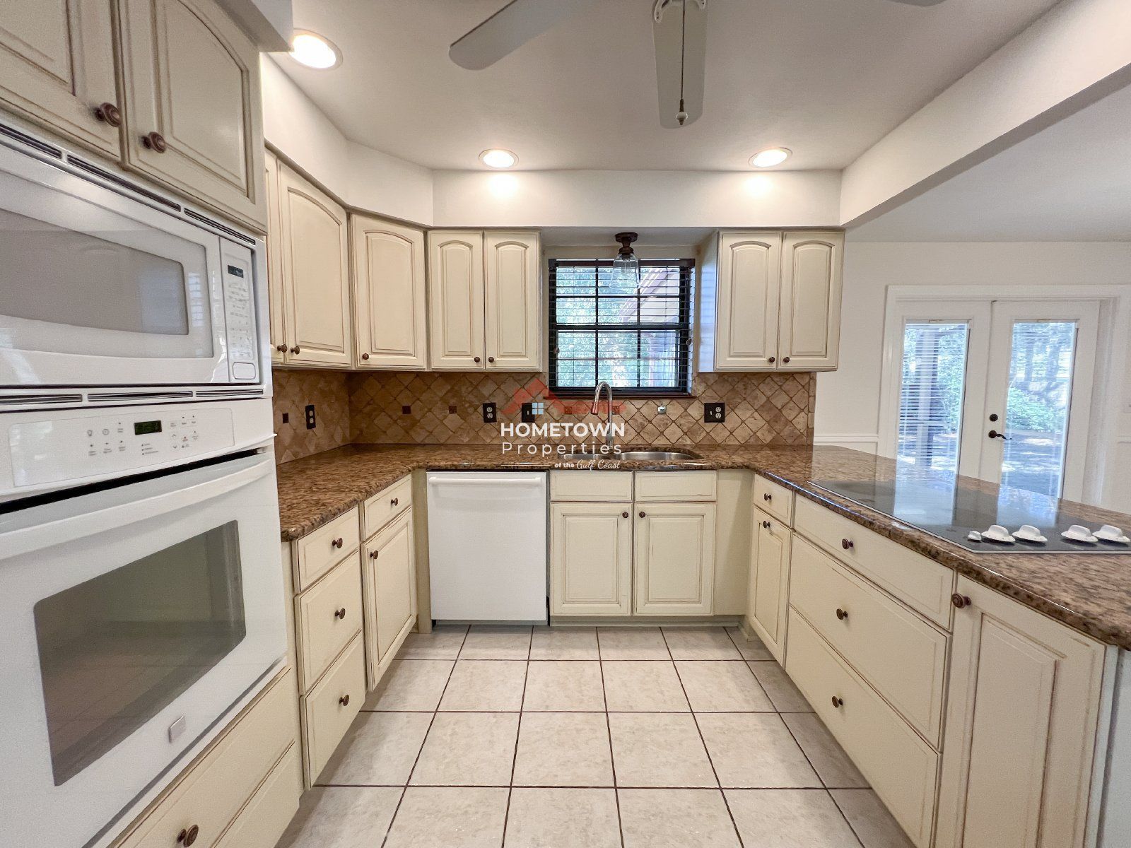 Expansive Three Bedroom Home with Office and Loft on Scenic Hwy property image