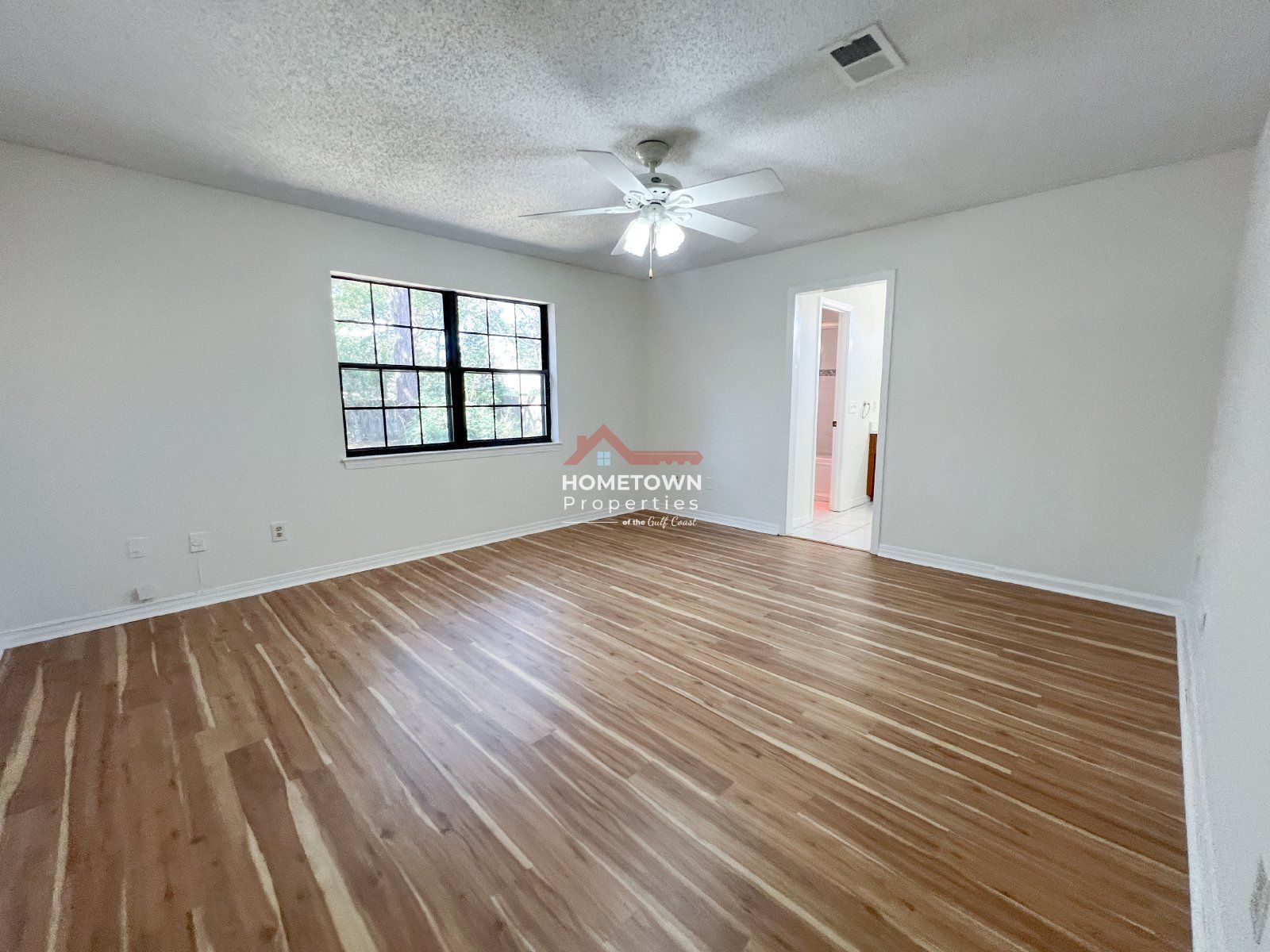 Expansive Three Bedroom Home with Office and Loft on Scenic Hwy property image