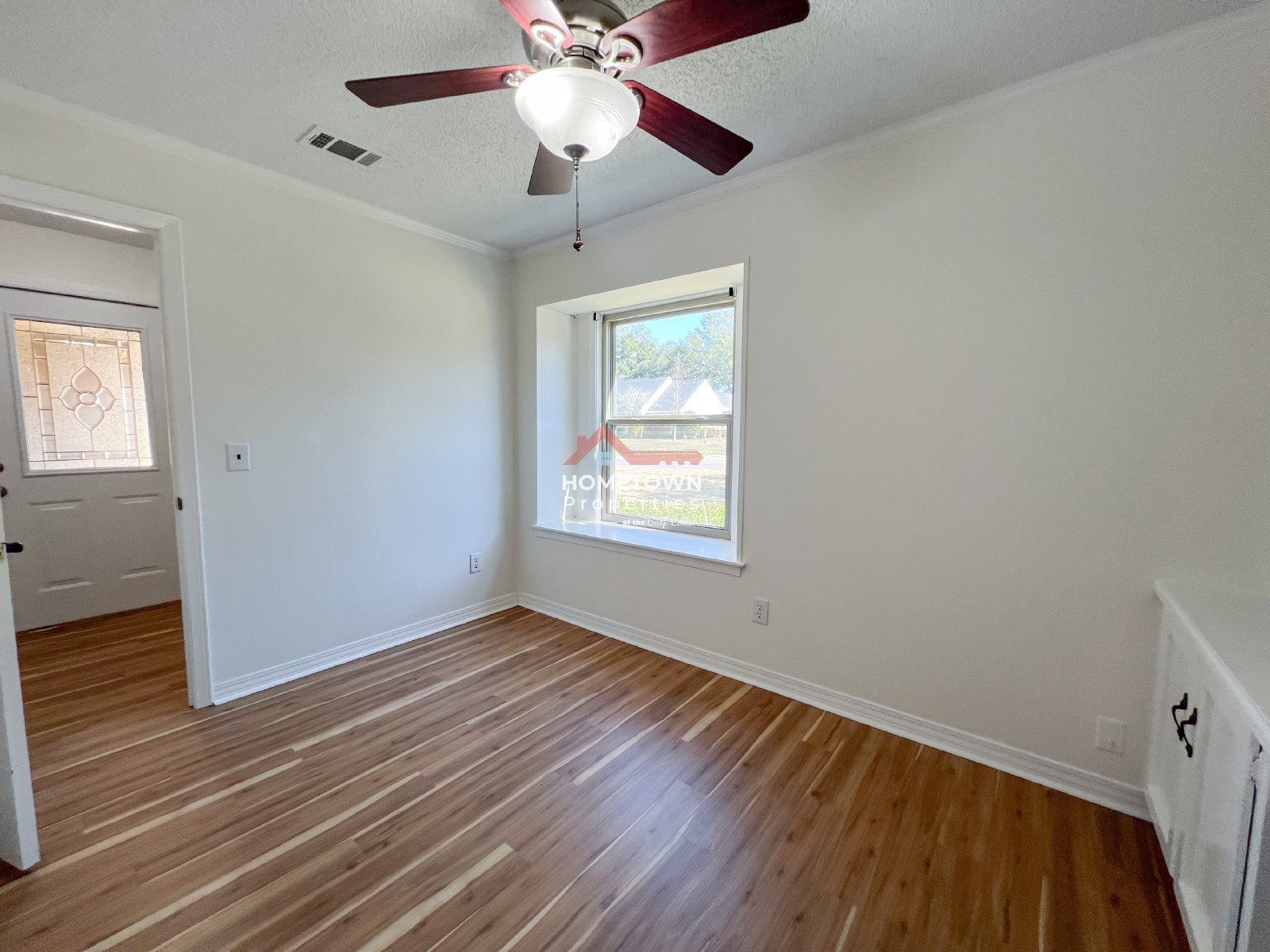 Expansive Three Bedroom Home with Office and Loft on Scenic Hwy property image