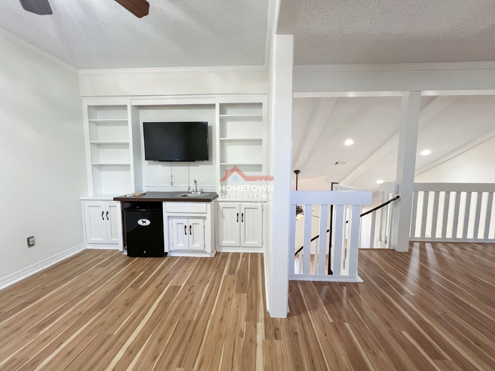 Expansive Three Bedroom Home with Office and Loft on Scenic Hwy property image