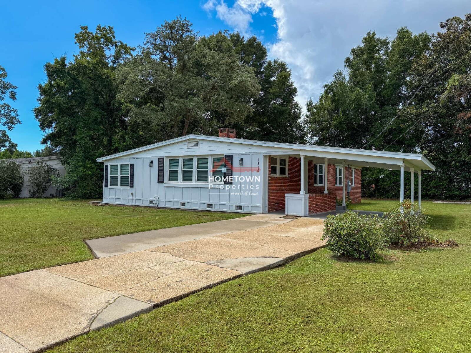 Charming 4-Bed Oasis with 2.5 Baths in Pensacola's Prime Location - 1815 Hallmark Dr! property image